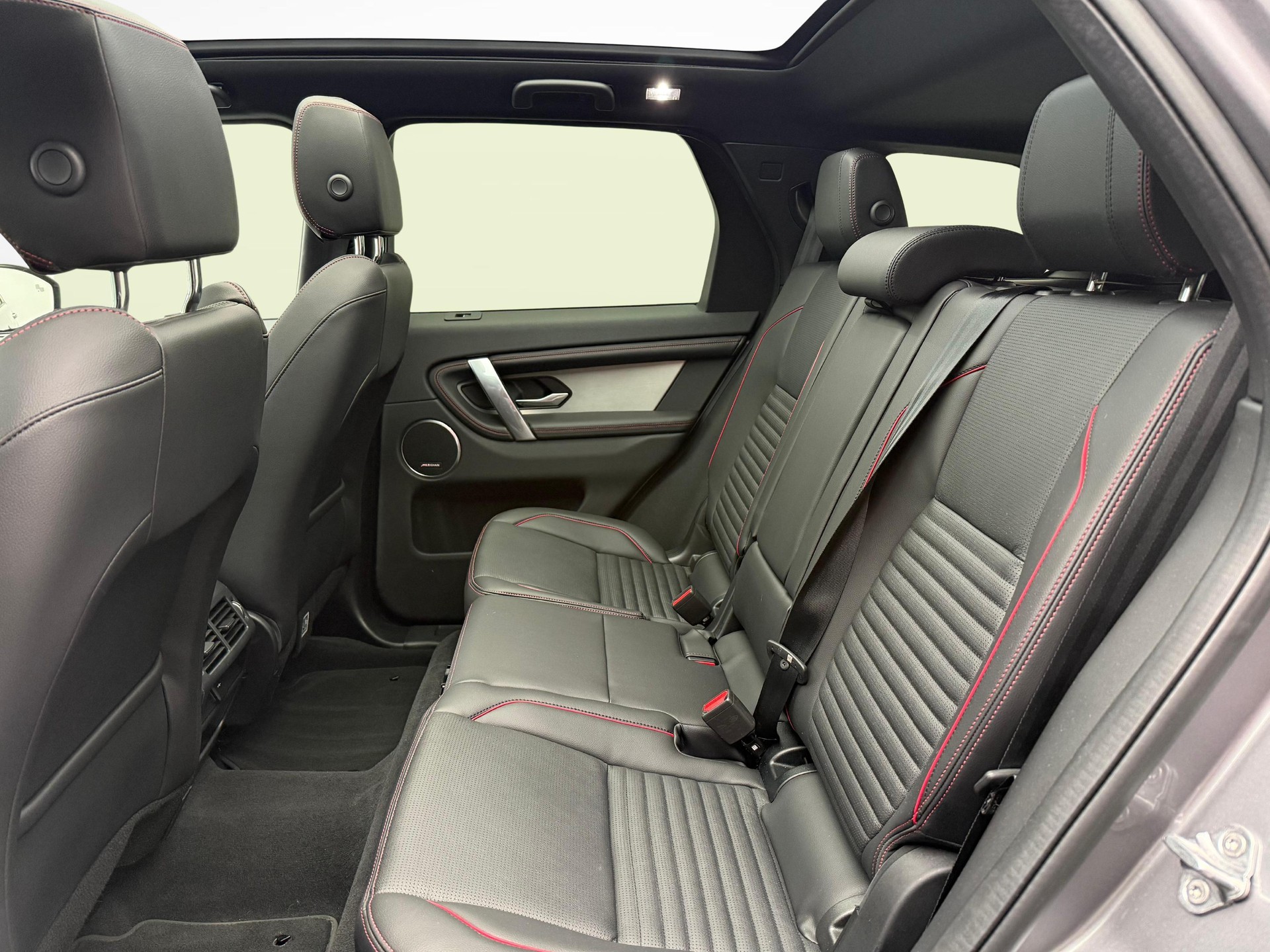 LAND ROVER Discovery Sport 1.5 T 300e R-Dynamic SE-image-10
