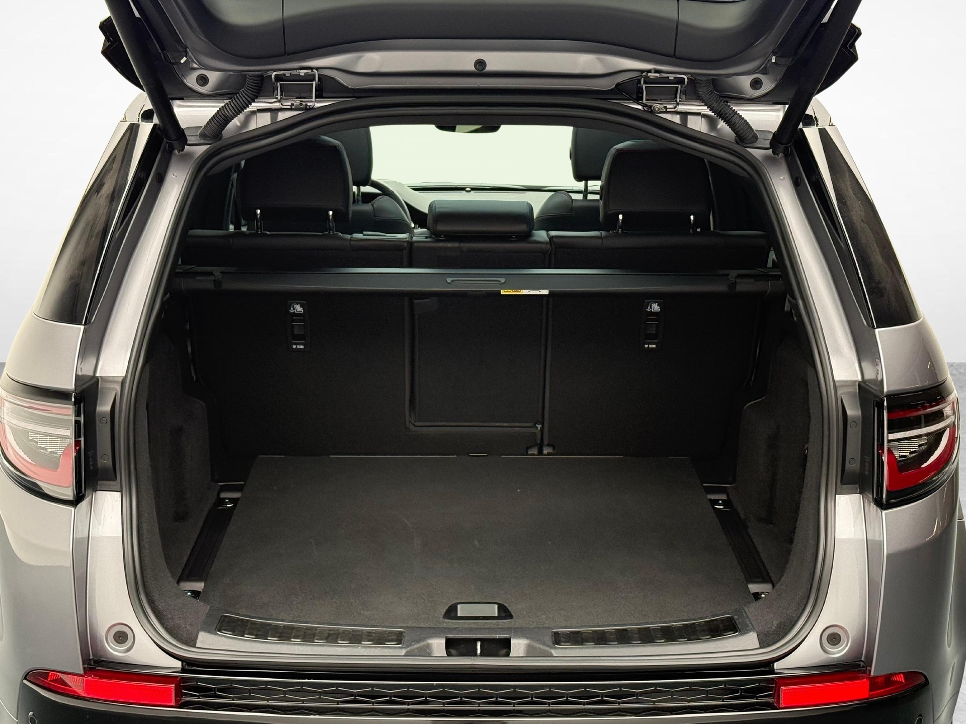 LAND ROVER Discovery Sport 1.5 T 300e R-Dynamic SE-image-11