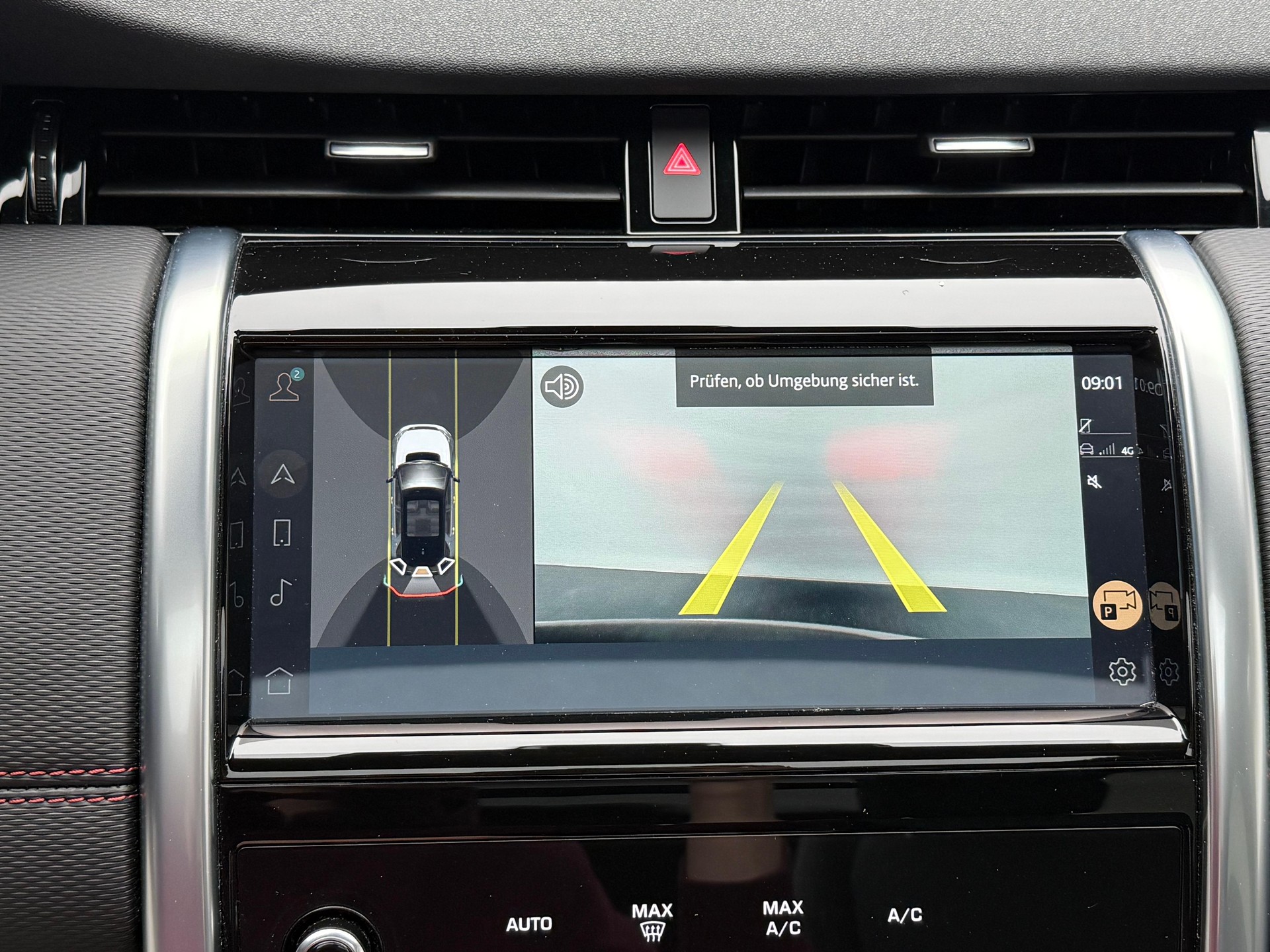 LAND ROVER Discovery Sport 1.5 T 300e R-Dynamic SE-image-12