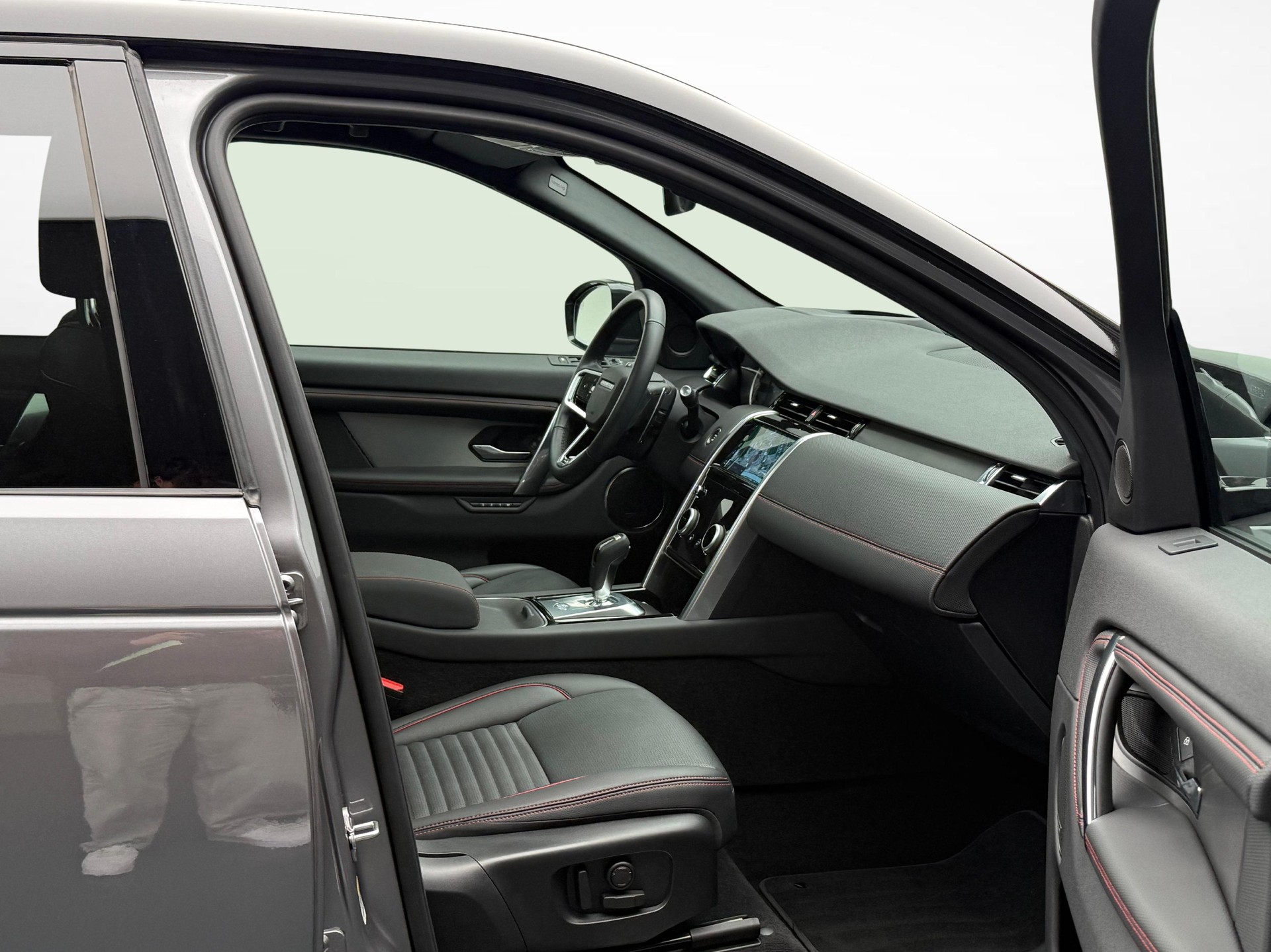 LAND ROVER Discovery Sport 1.5 T 300e R-Dynamic SE-image-9
