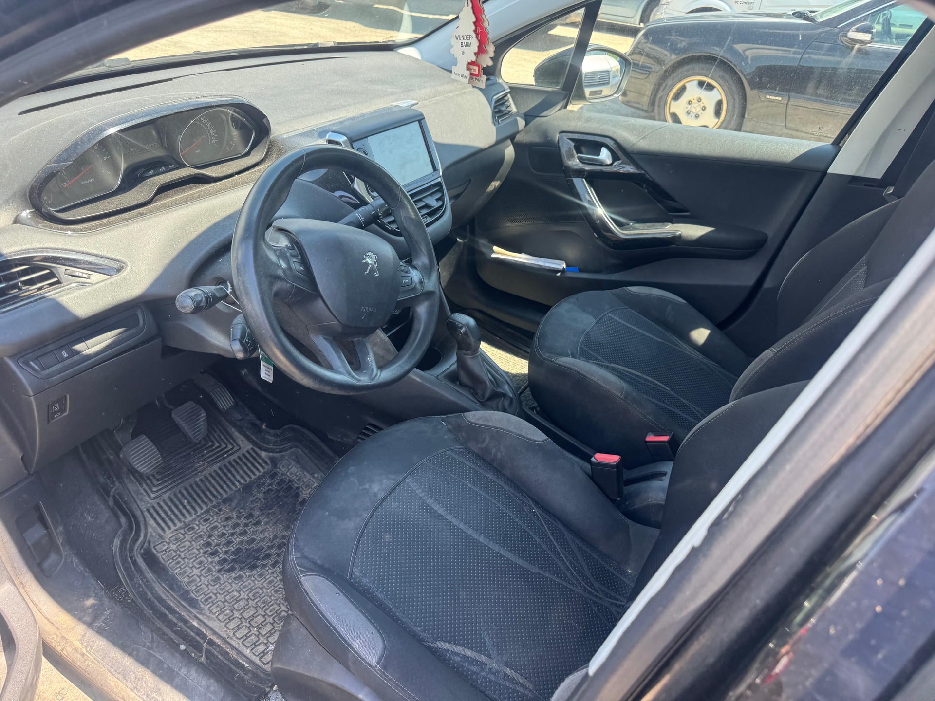 PEUGEOT 208 1.2 VTI Access-image-6