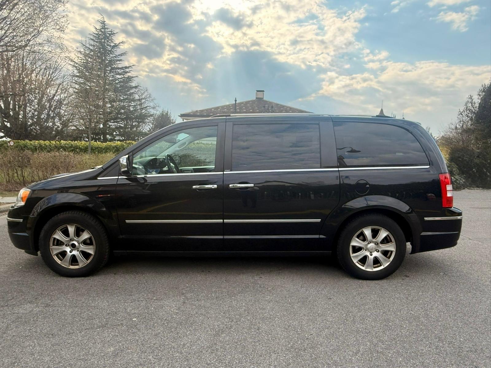 CHRYSLER Grand Voyager 3.8 Limited Automatic-image-3