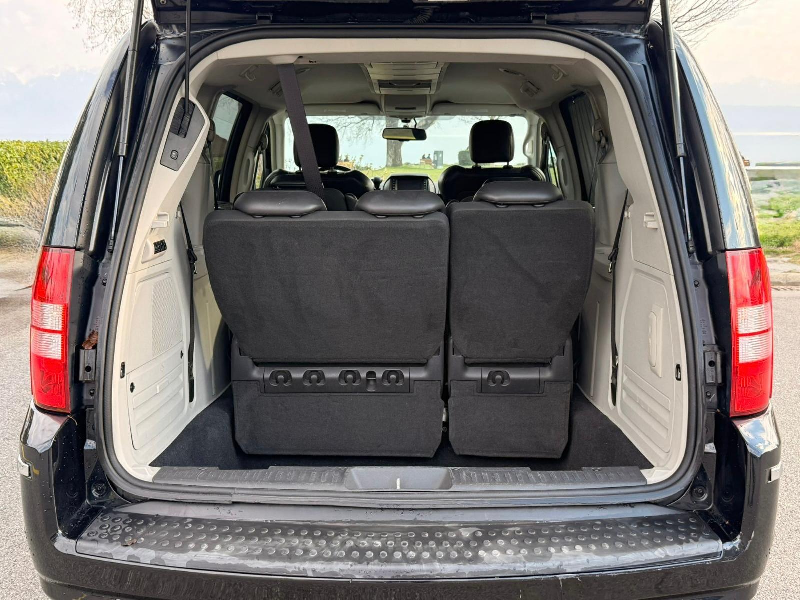 CHRYSLER Grand Voyager 3.8 Limited Automatic-image-26