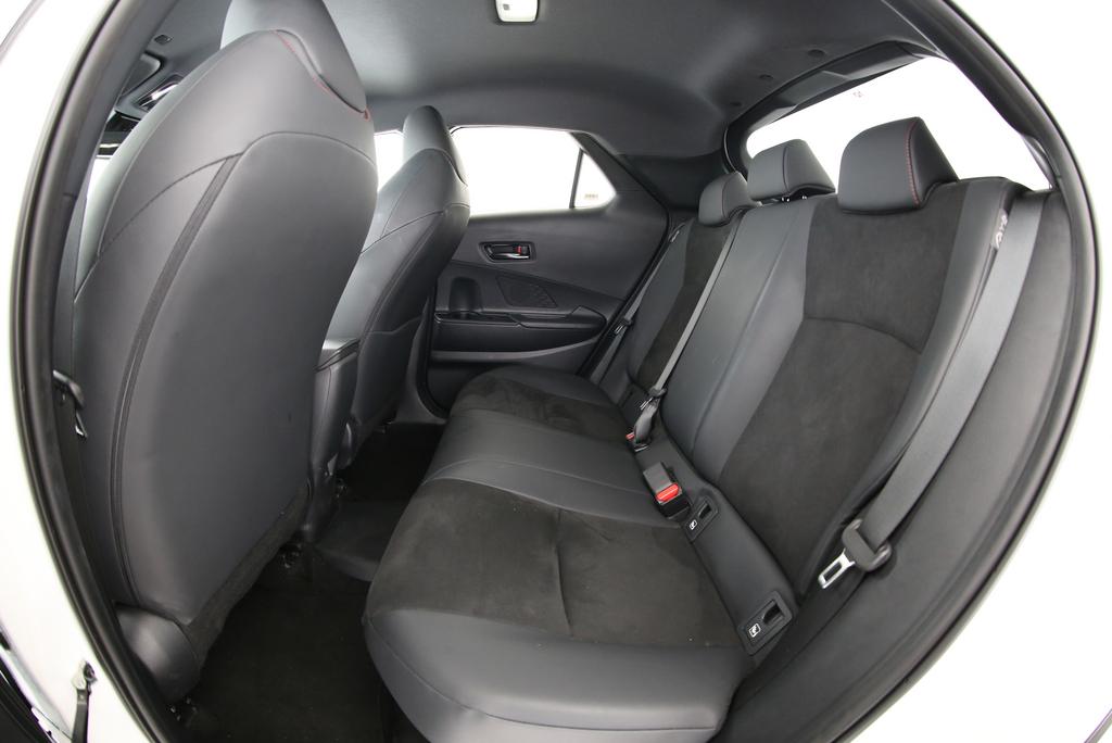 TOYOTA C-HR 2.0 PHEV GR Sport-image-9