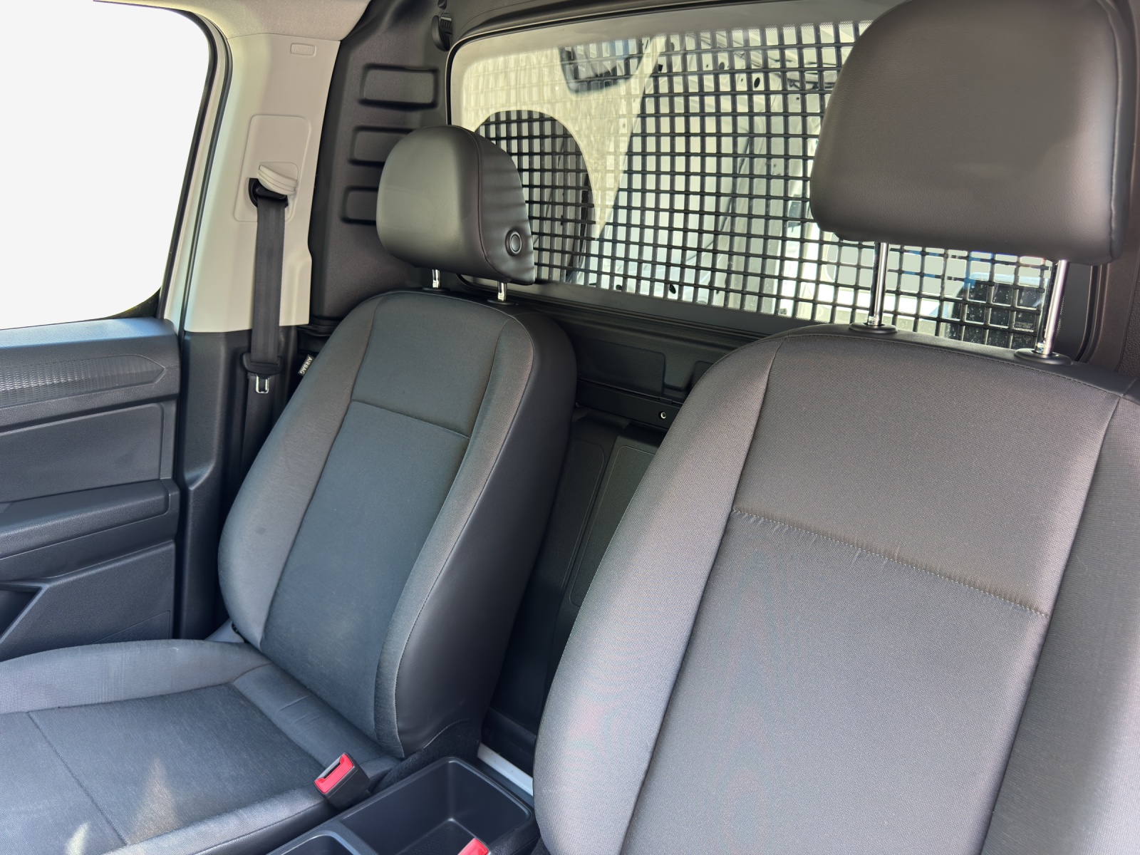 VW Caddy Cargo 2.0TDI 4Motion-image-11