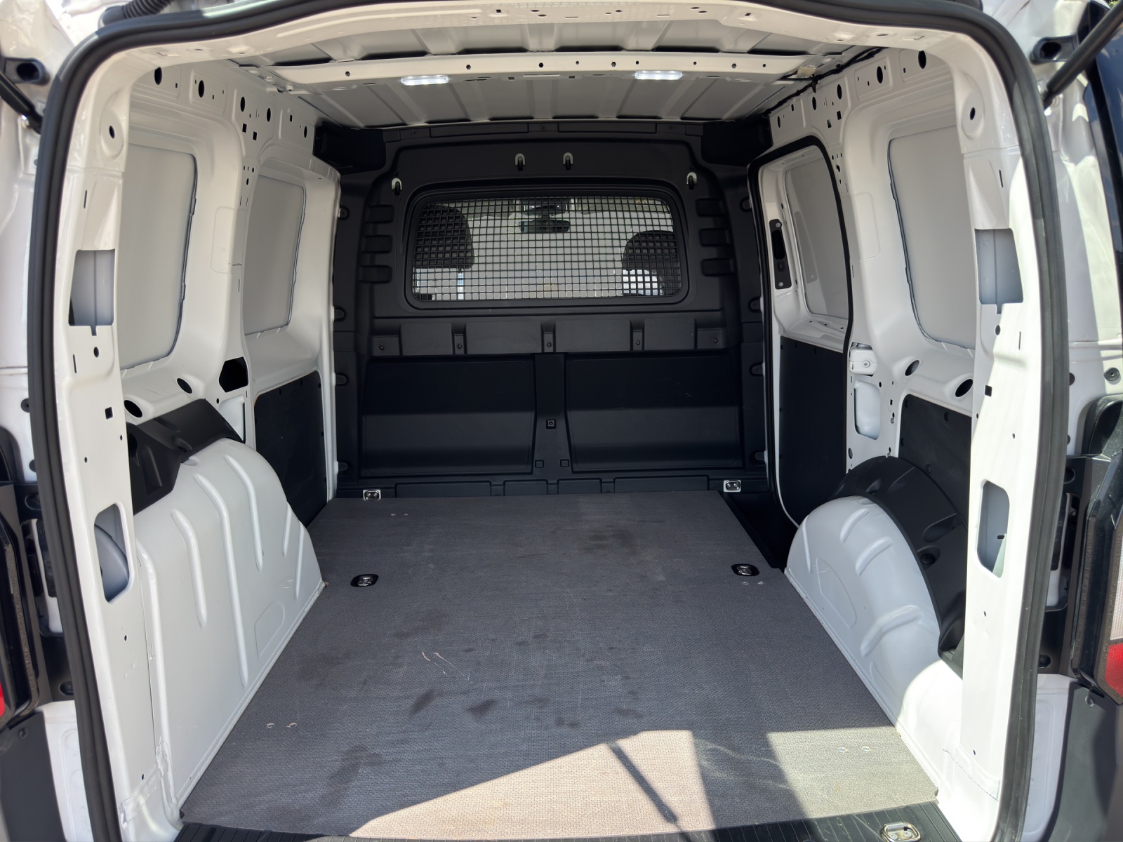 VW Caddy Cargo 2.0TDI 4Motion-image-12