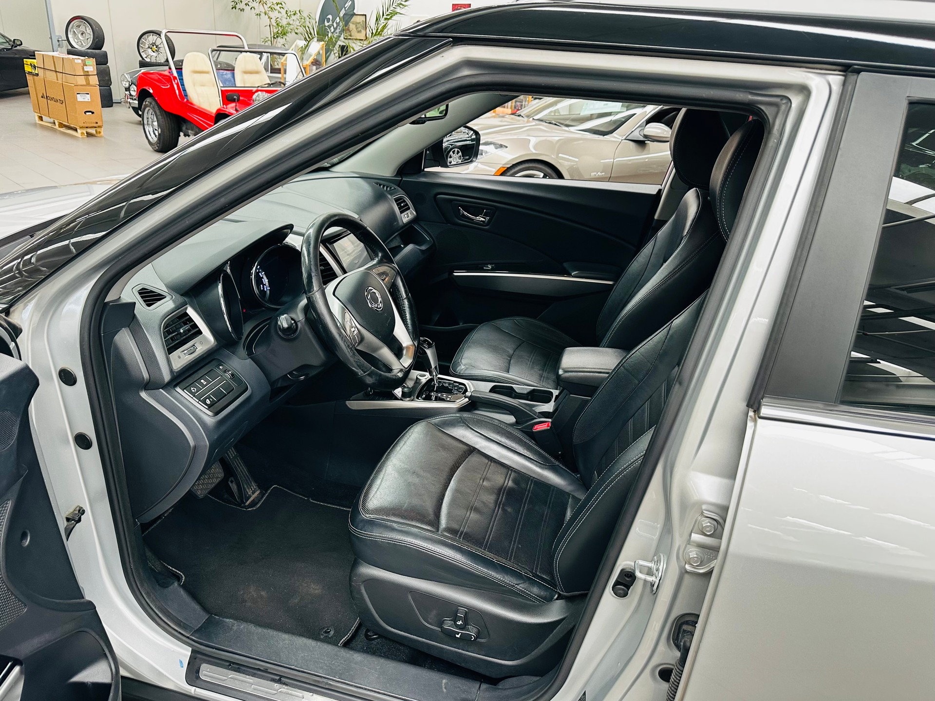 KGM-SsangYong Tivoli 1.6 eXDi Sapphire 2WD Automatic-image-2