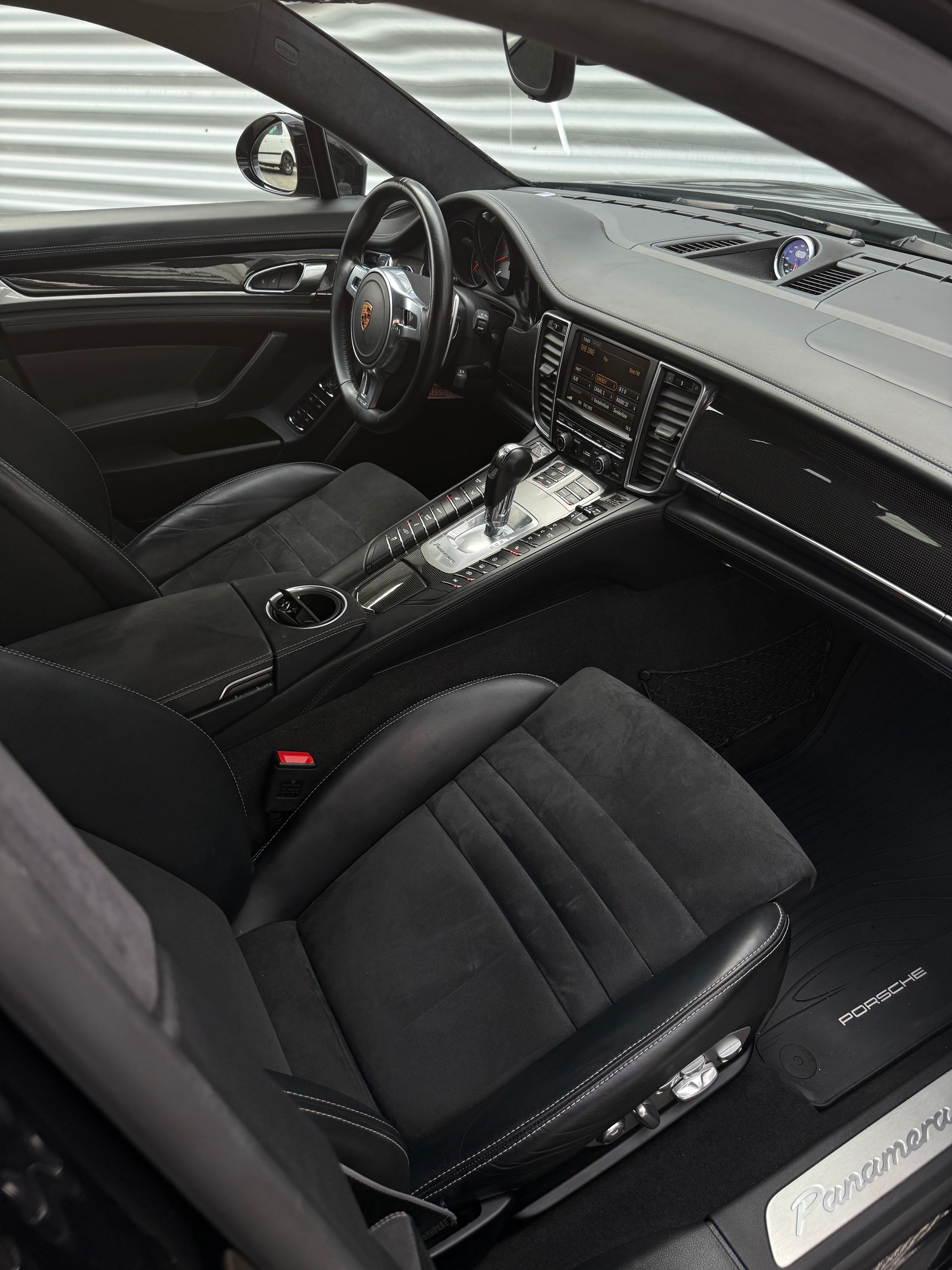 PORSCHE Panamera GTS 4.8 PDK-image-8