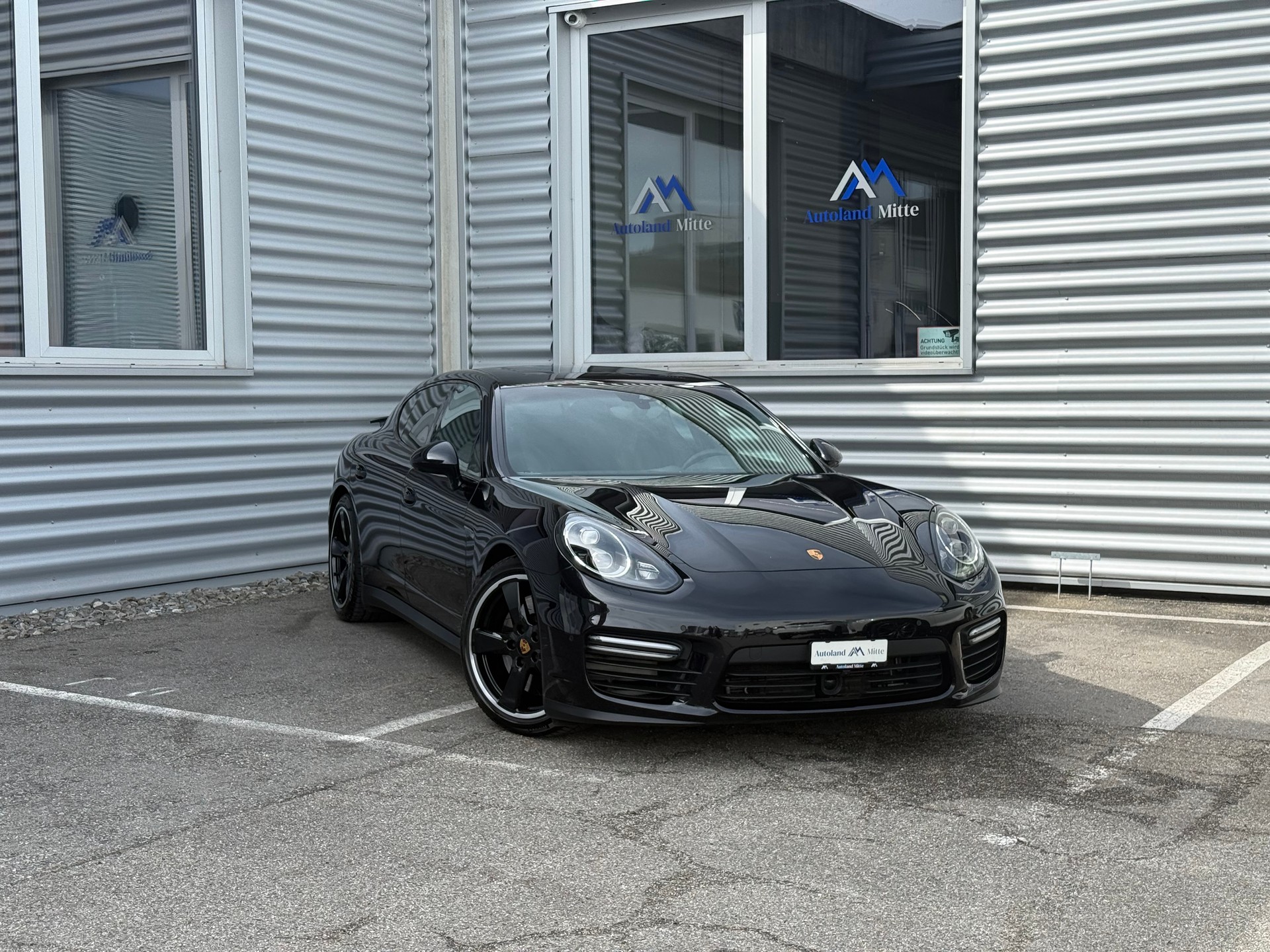PORSCHE Panamera GTS 4.8 PDK-image-2