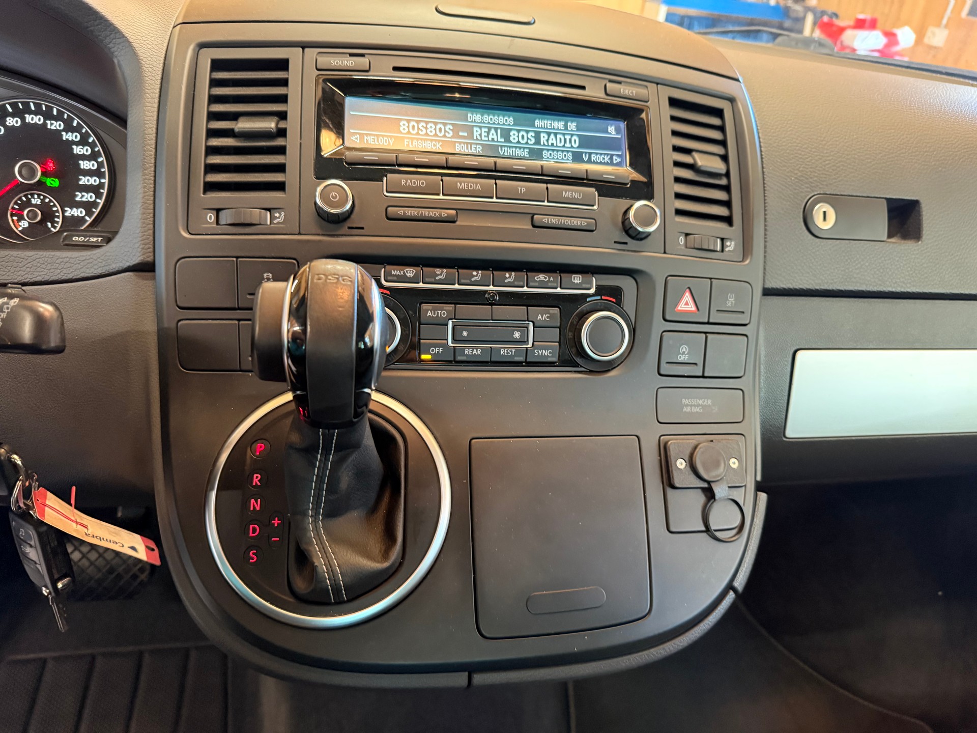 VW T5 Multivan 2.0 TDI CR Family Match DSG-image-12