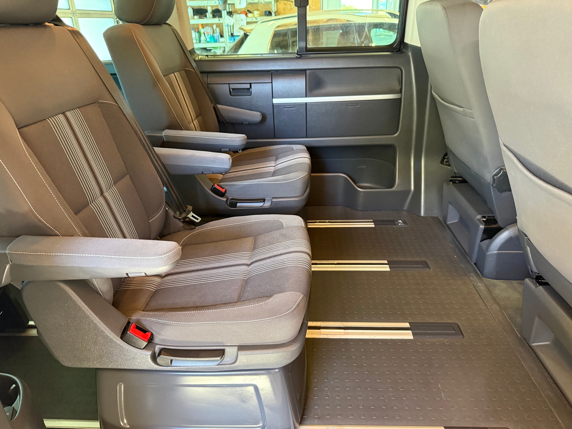 VW T5 Multivan 2.0 TDI CR Family Match DSG-image-7