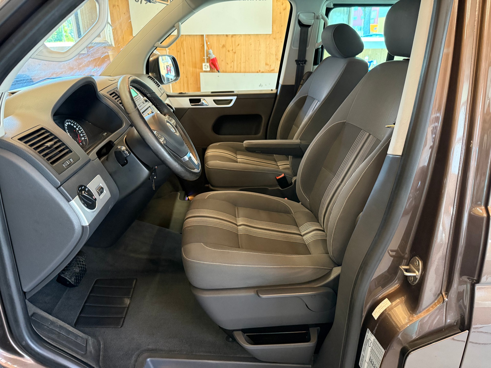 VW T5 Multivan 2.0 TDI CR Family Match DSG-image-6