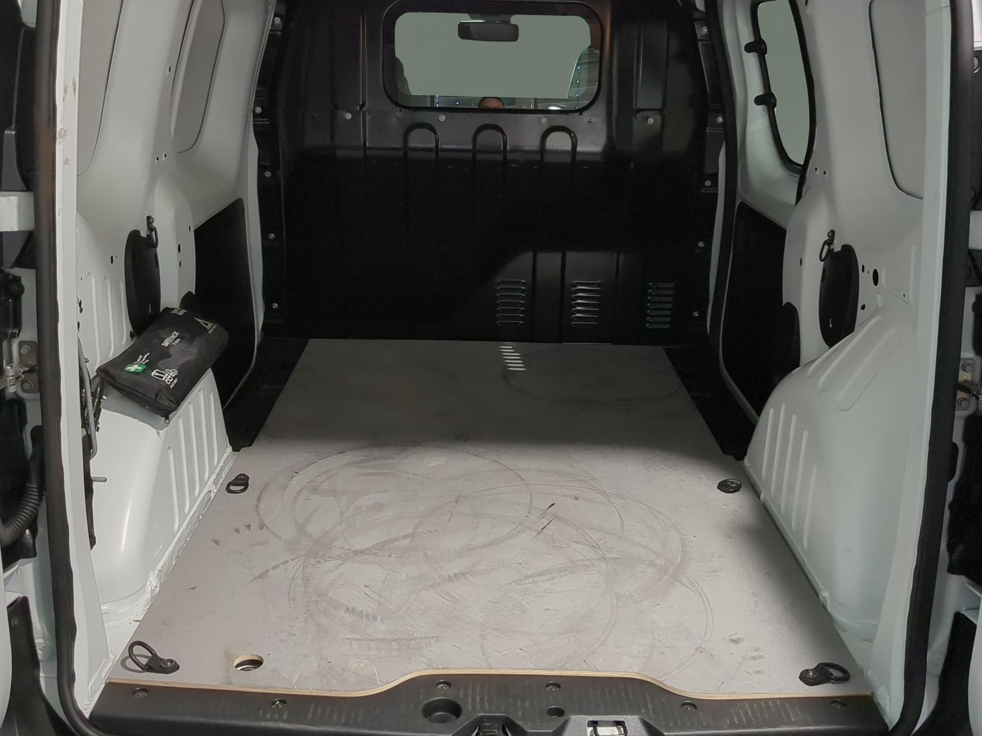 RENAULT Express 1.3TCe 100 PF Extra-image-13
