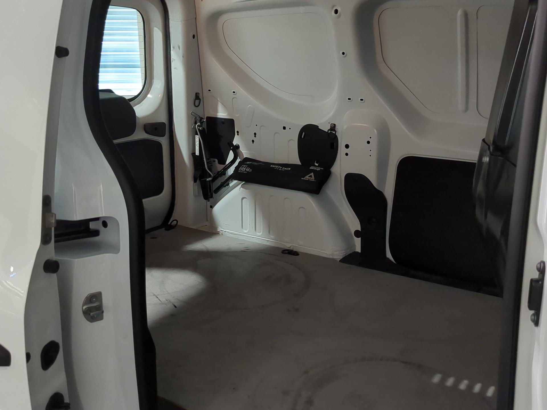 RENAULT Express 1.3TCe 100 PF Extra-image-12