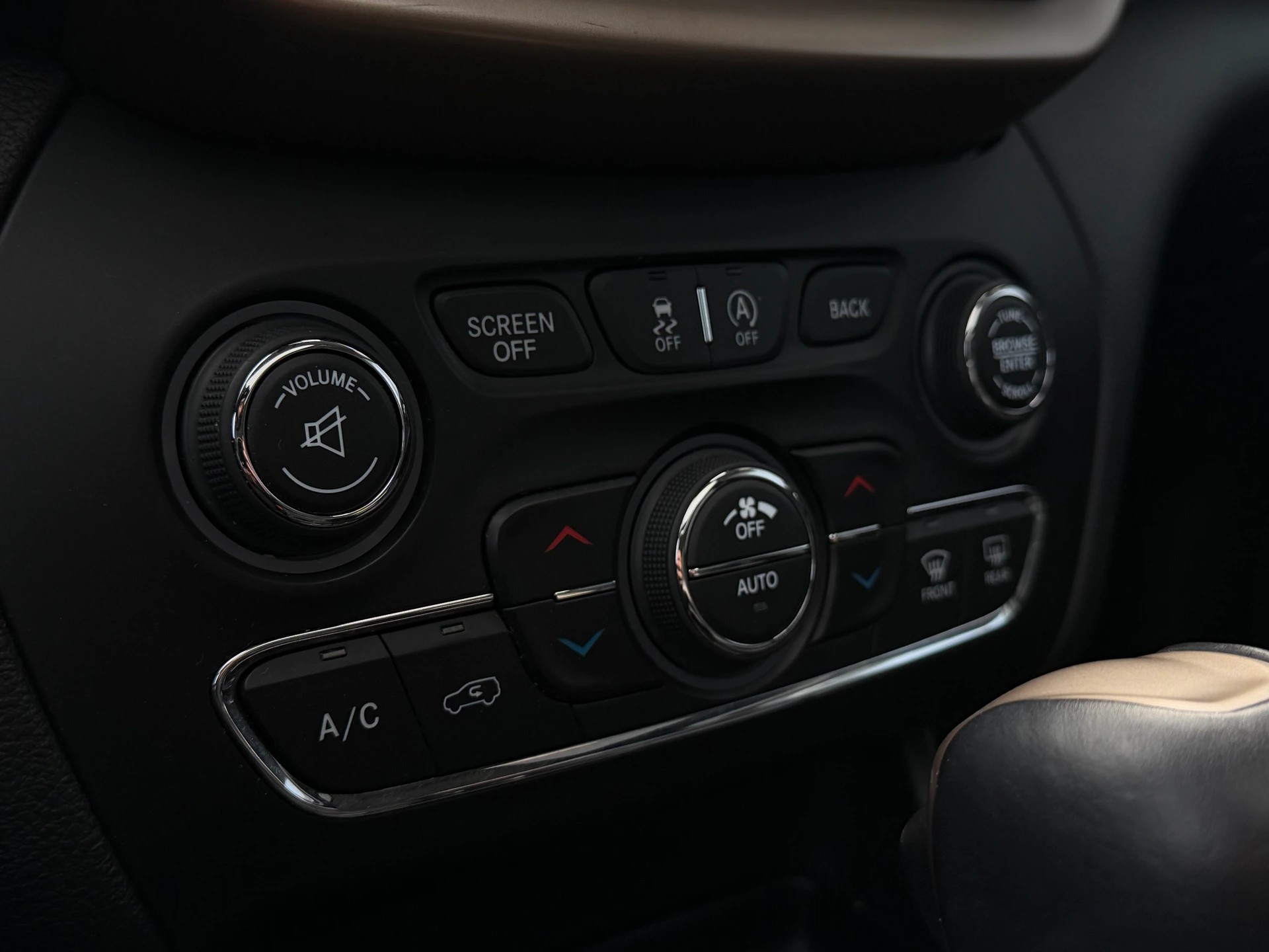 JEEP Cherokee 3.2 Night Eagl AWD 9ATX-image-10
