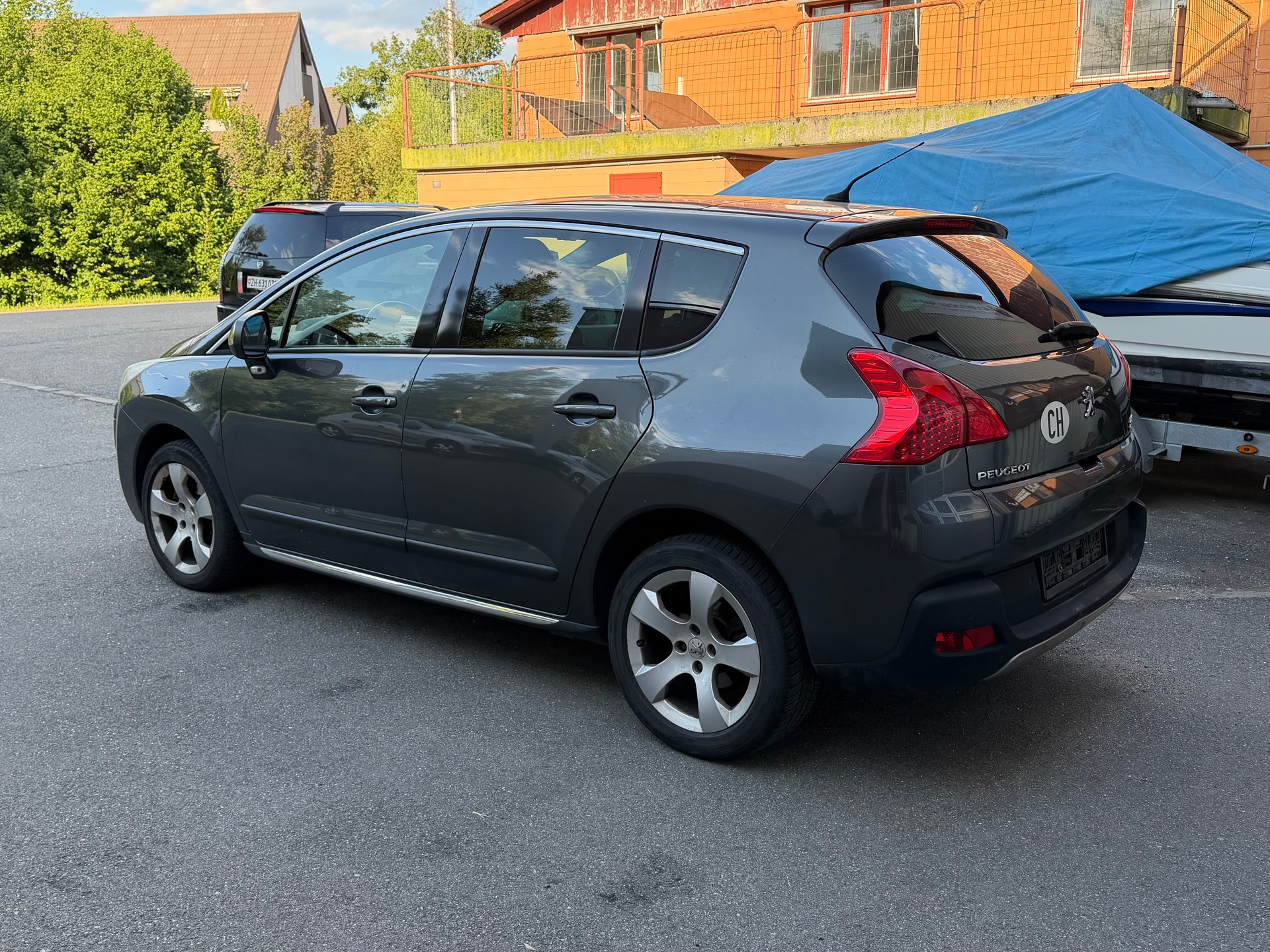 PEUGEOT 3008 2.0 HDI Allure Tiptronic Automat *Top-Zustand*-image-2