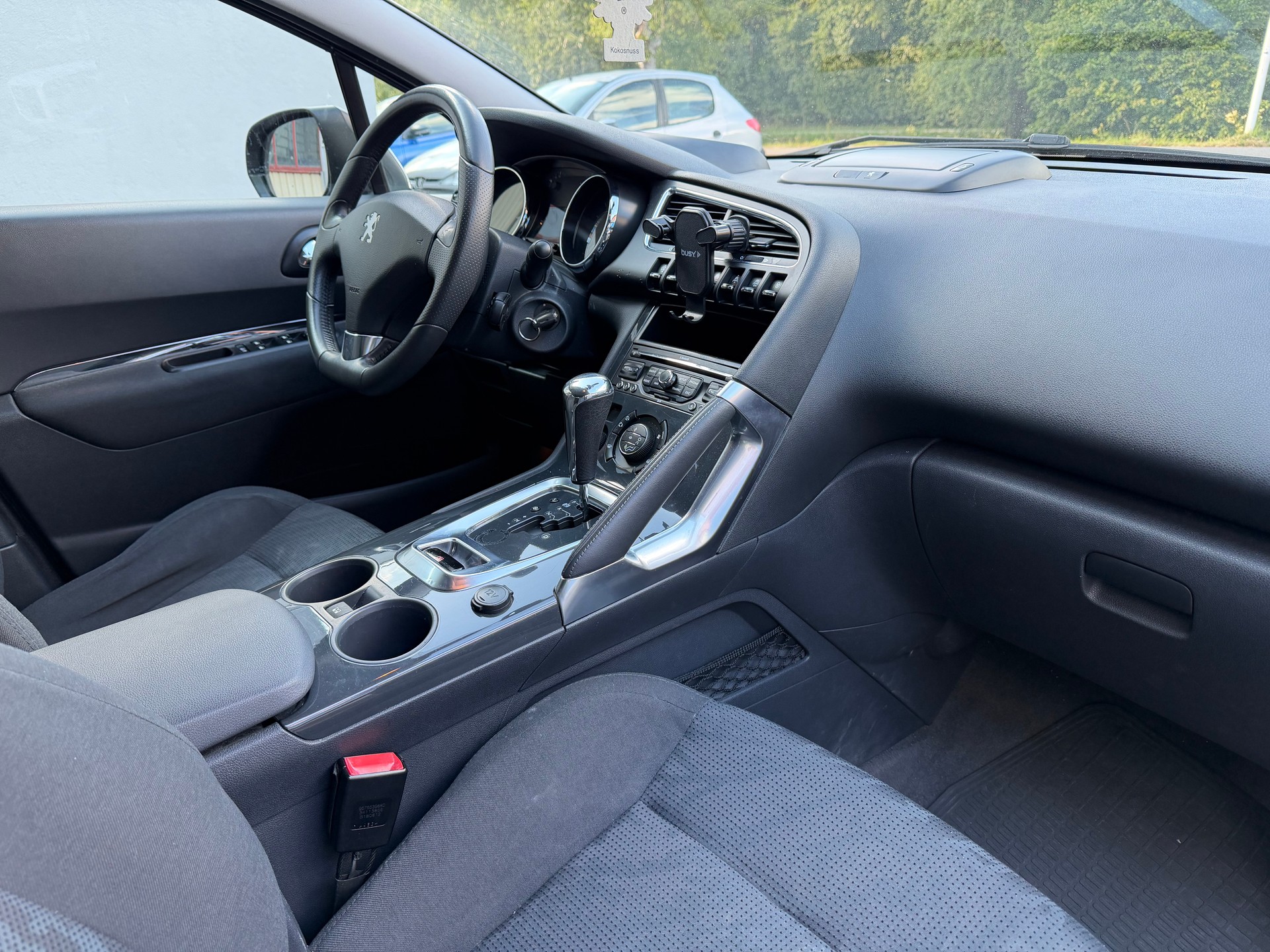 PEUGEOT 3008 2.0 HDI Allure Tiptronic Automat *Top-Zustand*-image-6
