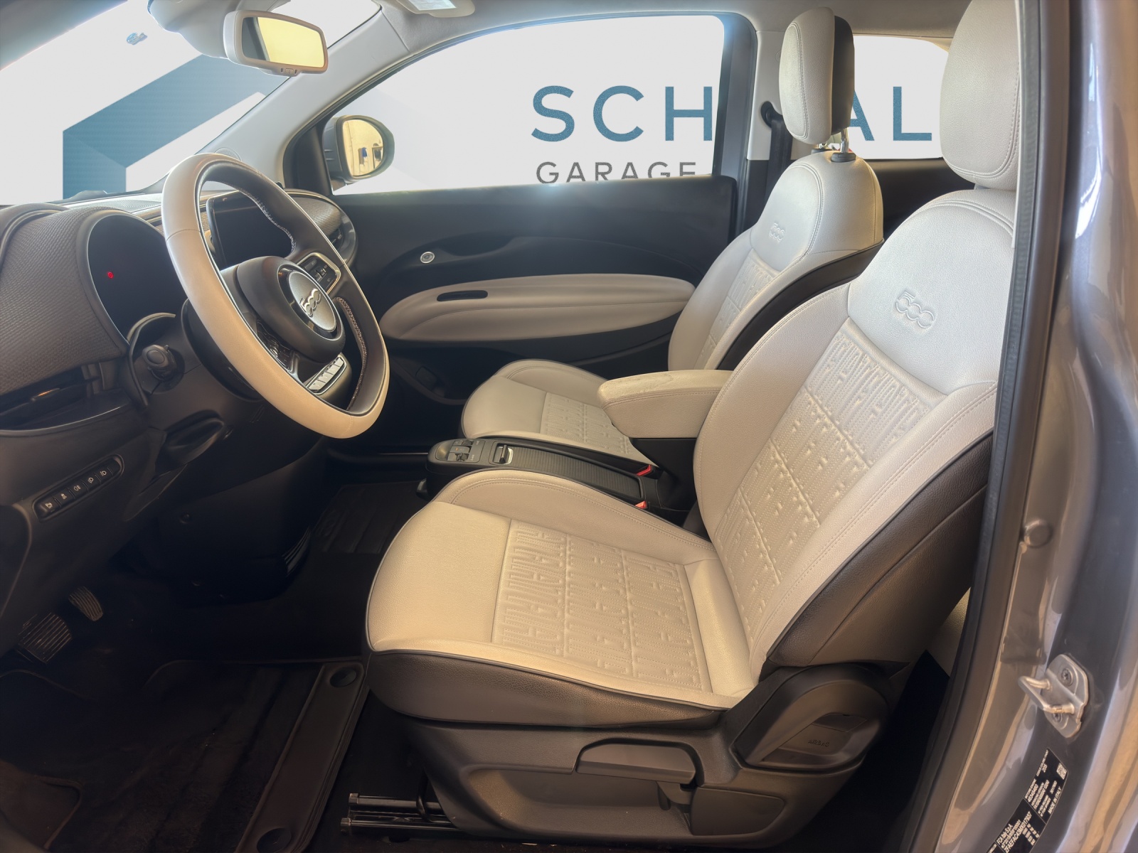 FIAT 500e La Prima-image-8