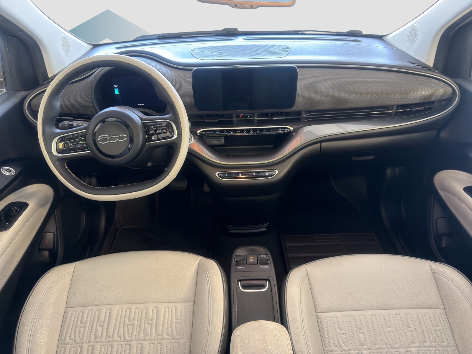 FIAT 500e La Prima-image-9
