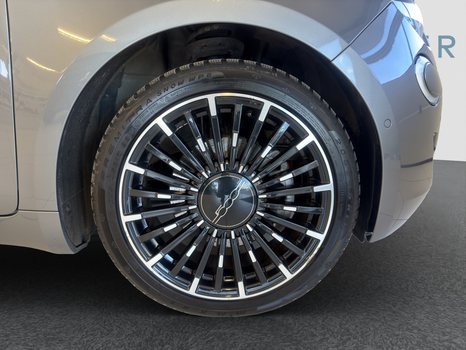 FIAT 500e La Prima-image-12