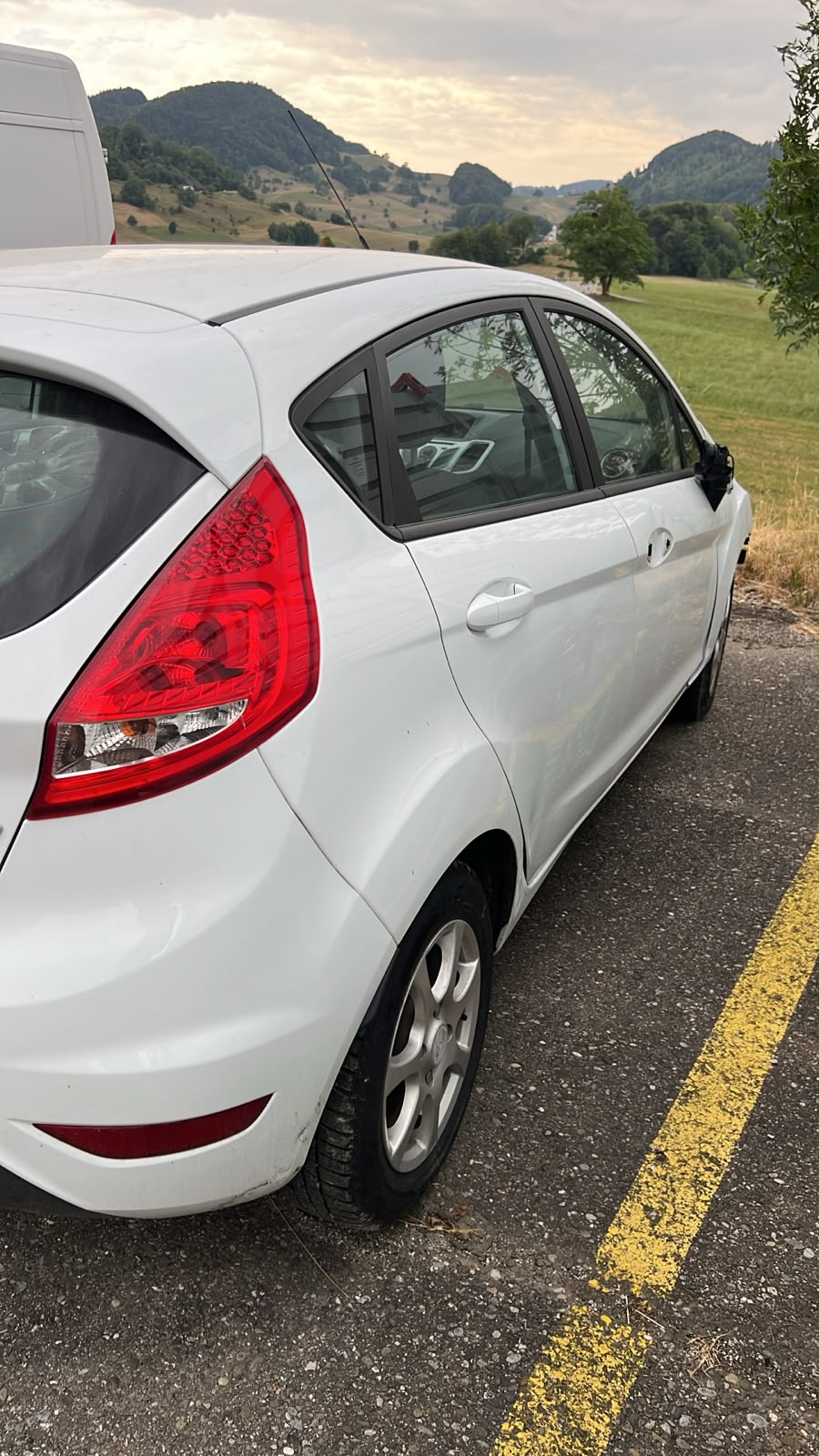 FORD Fiesta 1.25 16V Ambiente-image-1
