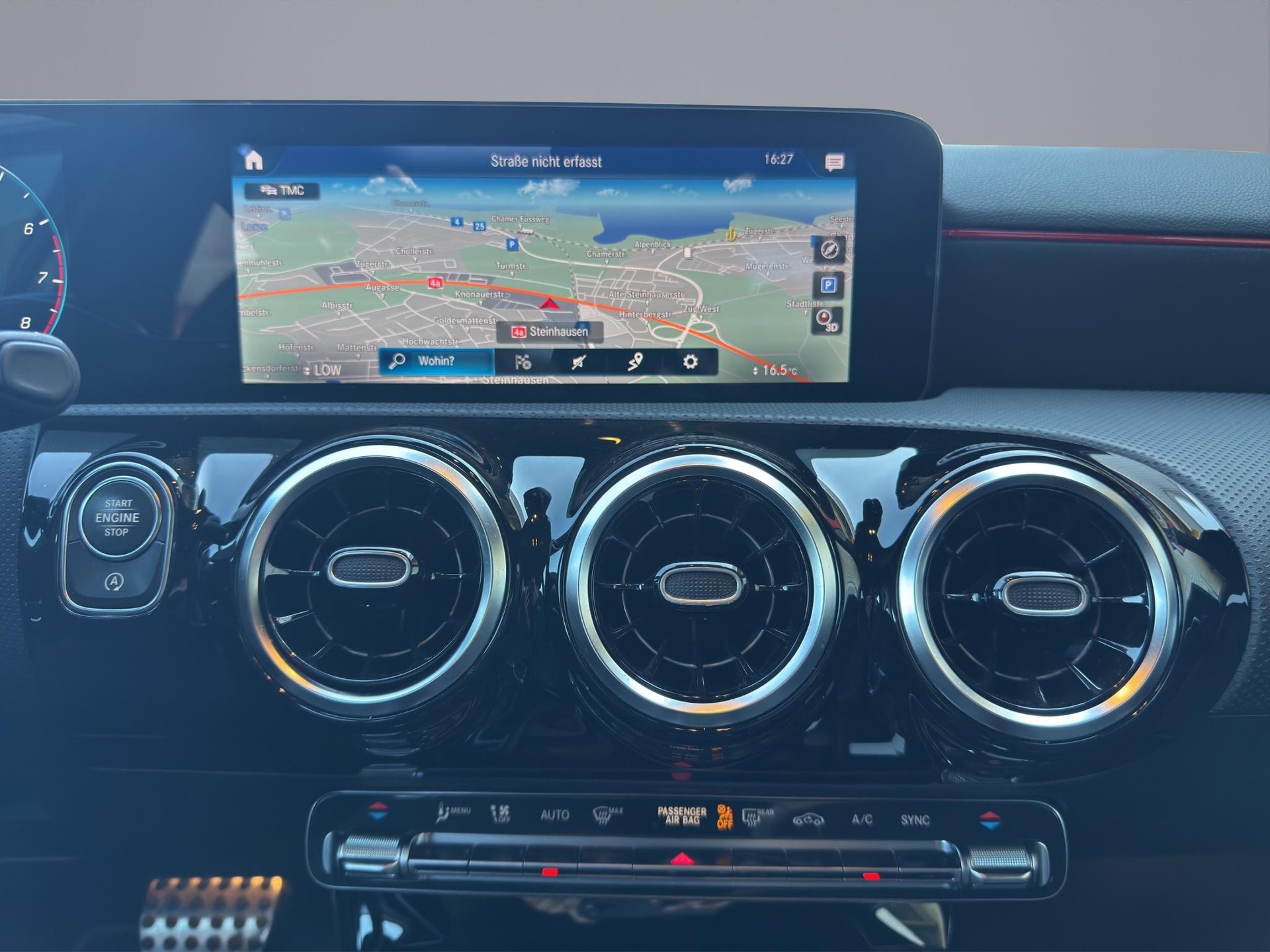MERCEDES-BENZ A 200 AMG Line Limousine-image-14