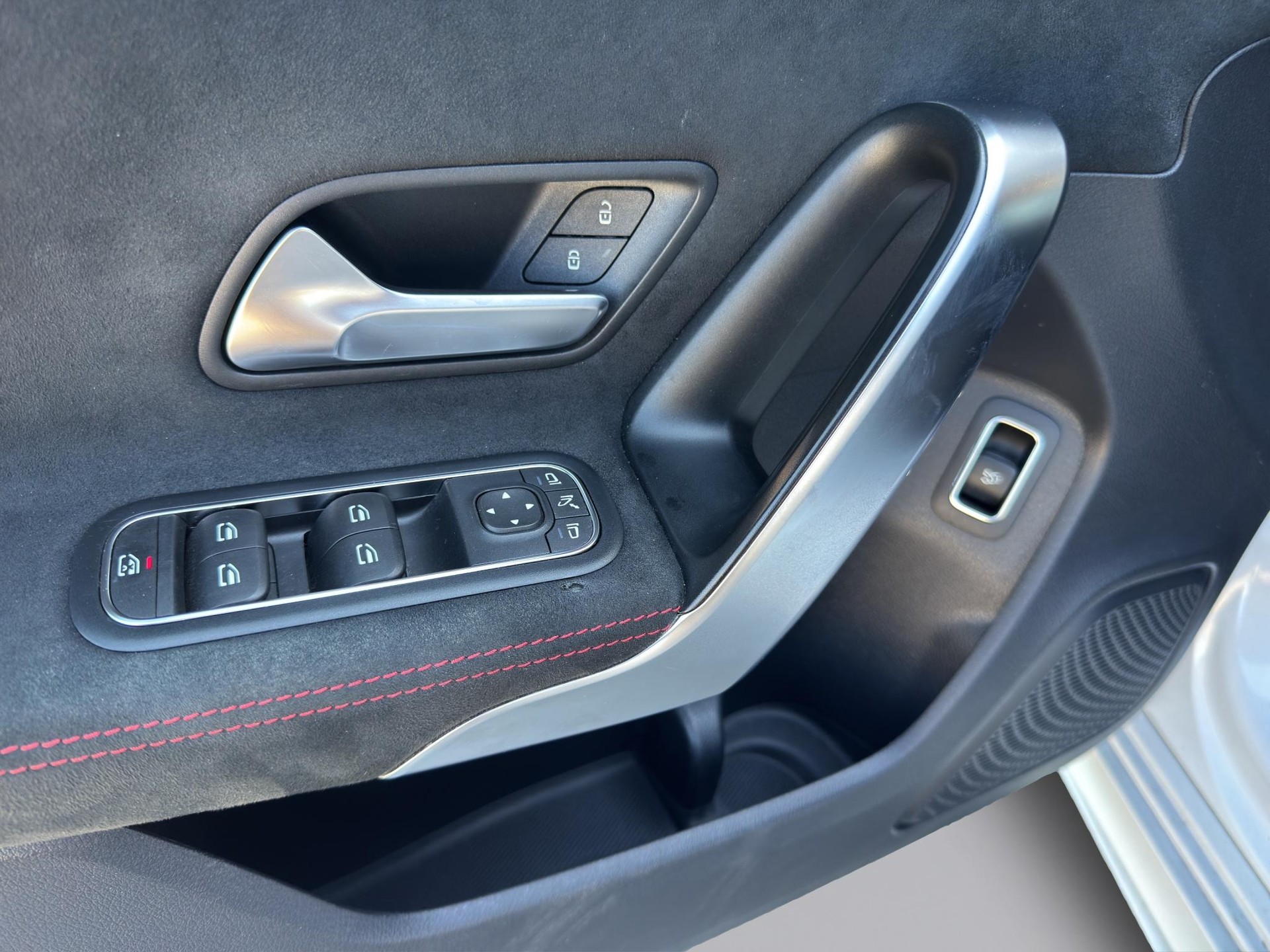 MERCEDES-BENZ A 200 AMG Line Limousine-image-9