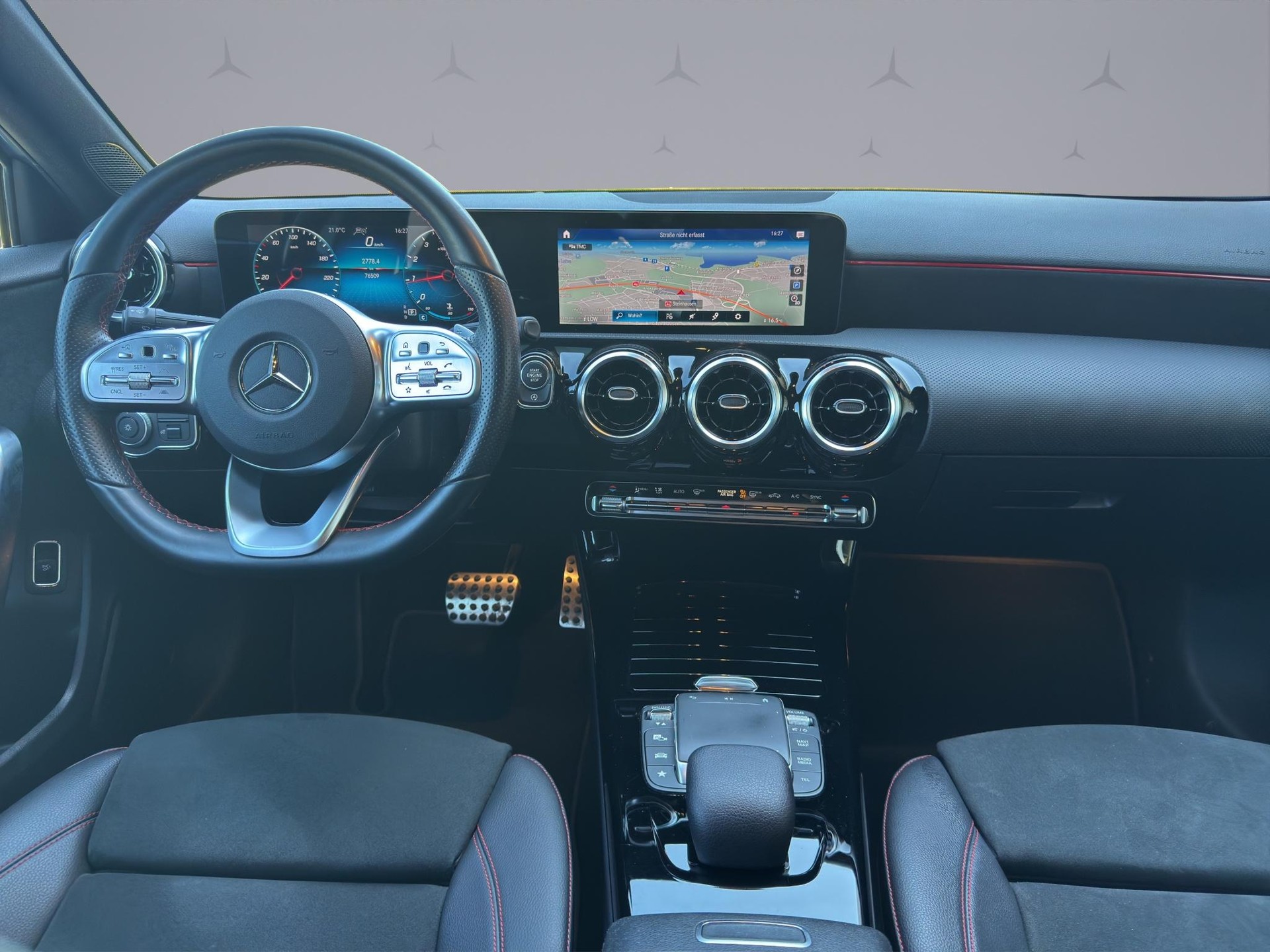 MERCEDES-BENZ A 200 AMG Line Limousine-image-12