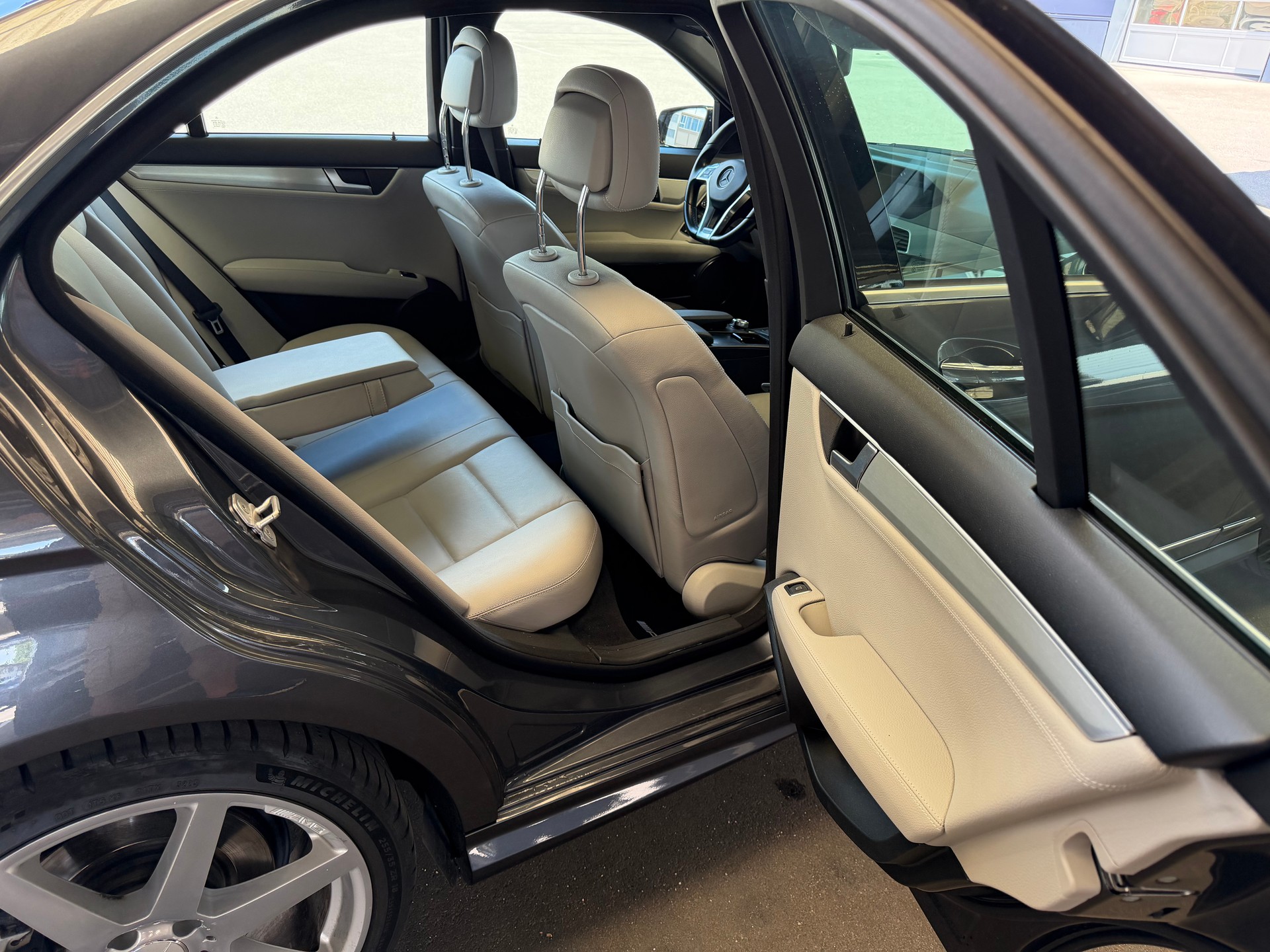 MERCEDES-BENZ C 350 V6 Avantgarde 4matic AMG-Paket-image-9
