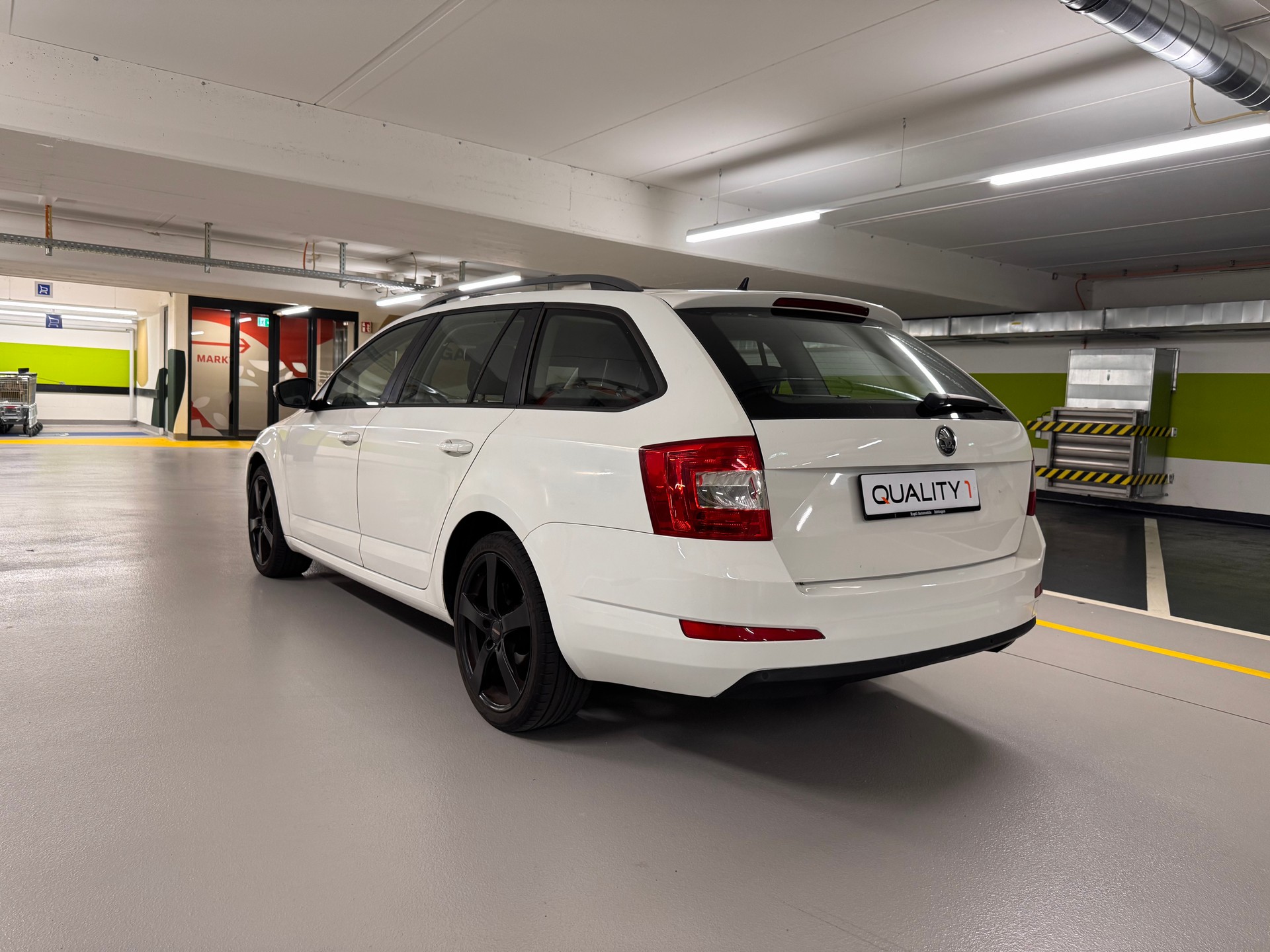 SKODA Octavia Combi 1.6 TDI Ambition-image-6