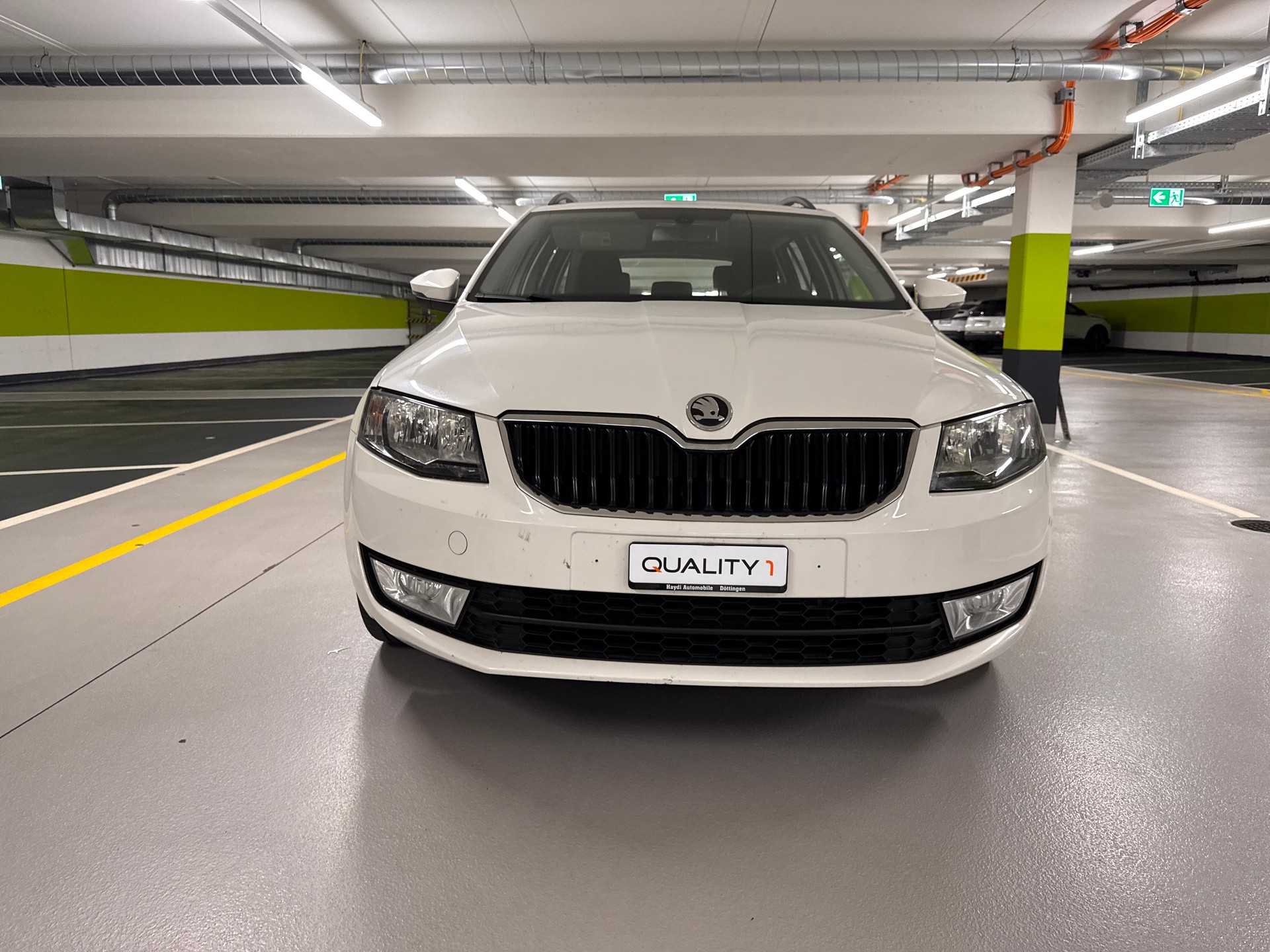 SKODA Octavia Combi 1.6 TDI Ambition-image-1