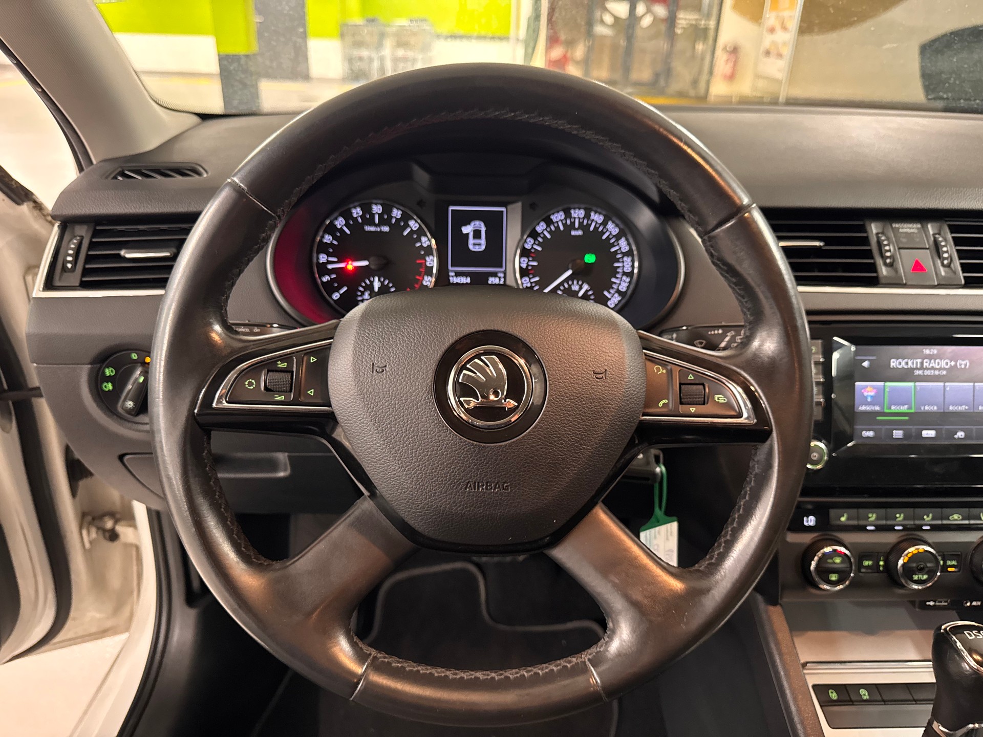 SKODA Octavia Combi 1.6 TDI Ambition-image-12