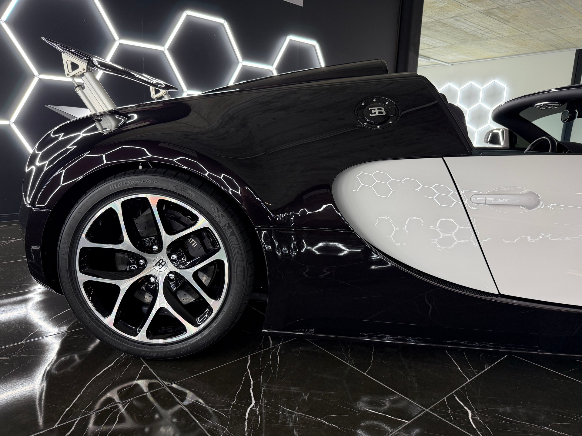 BUGATTI VEYRON Grand Sport Vitesse-image-15
