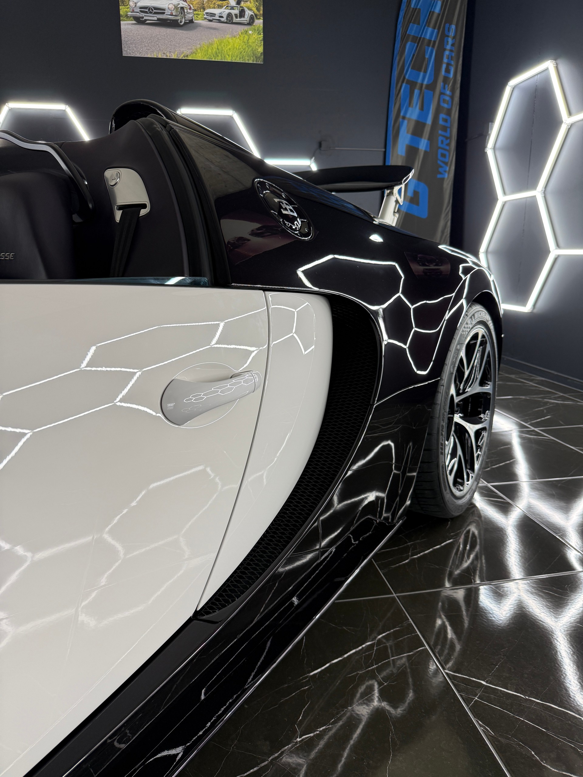 BUGATTI Grand Sport Vitesse-showroom-element-3