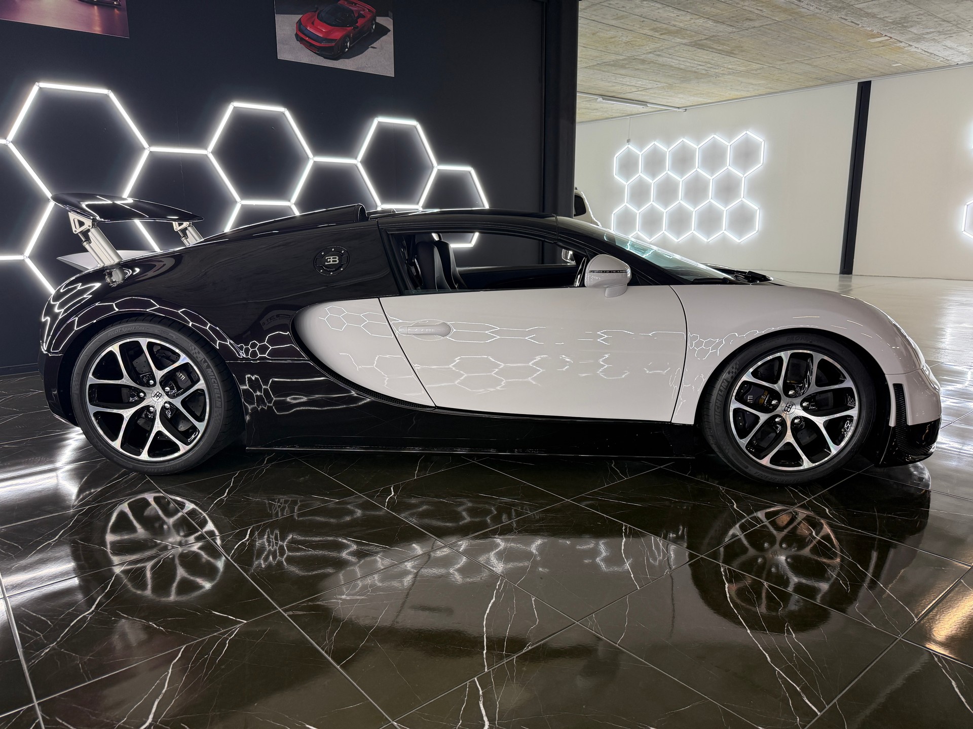 BUGATTI VEYRON Grand Sport Vitesse-image-10