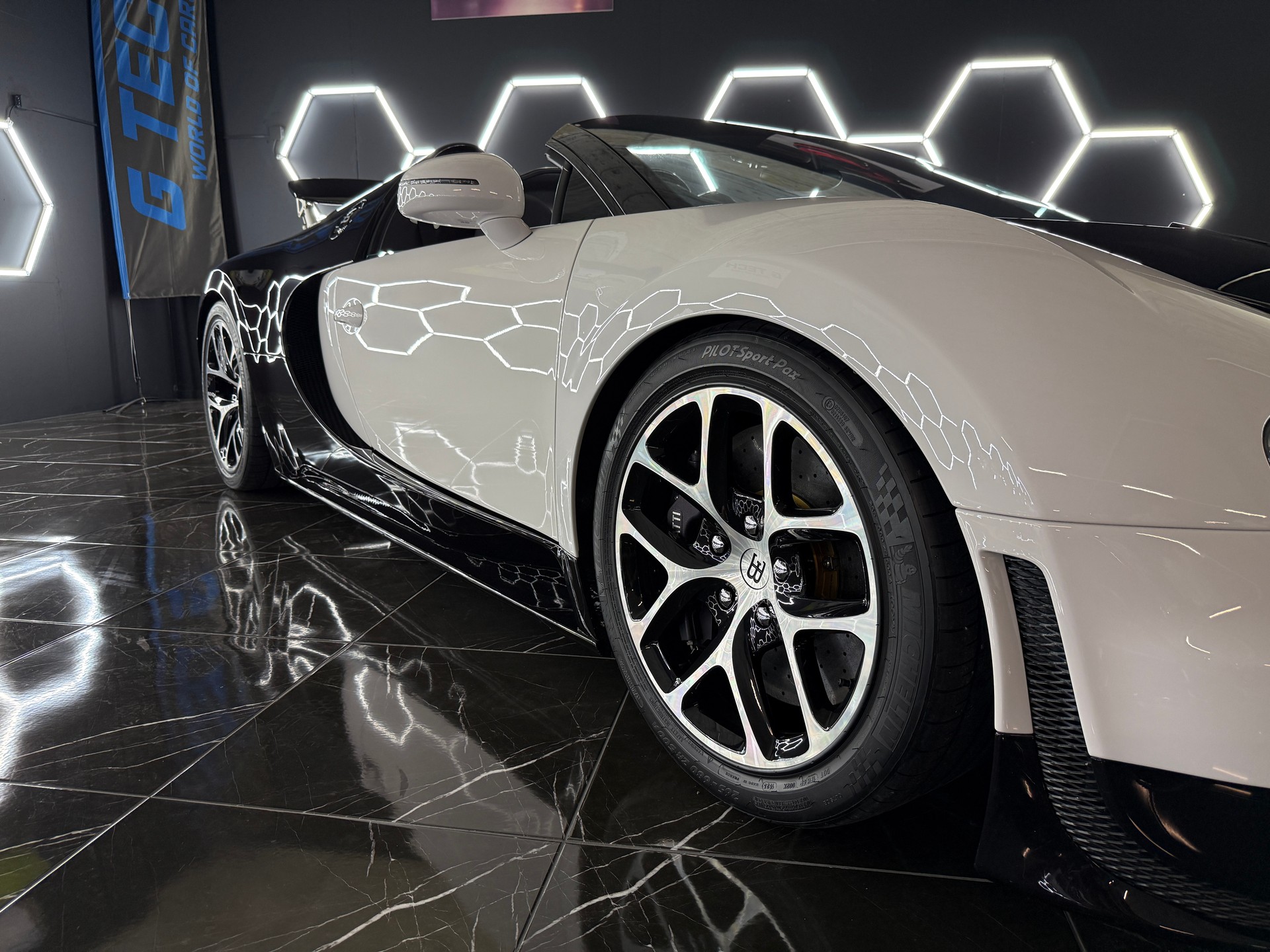 BUGATTI VEYRON Grand Sport Vitesse-image-13