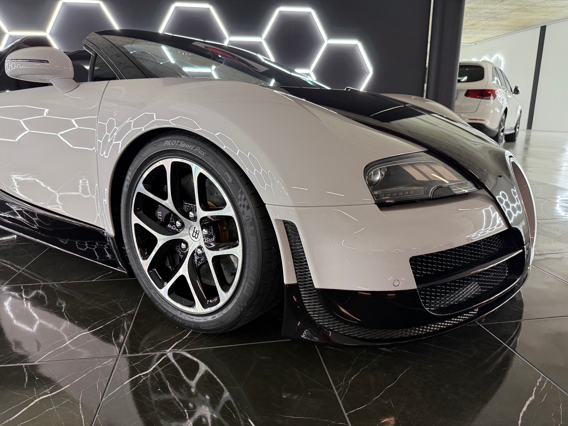 BUGATTI VEYRON Grand Sport Vitesse-image-12