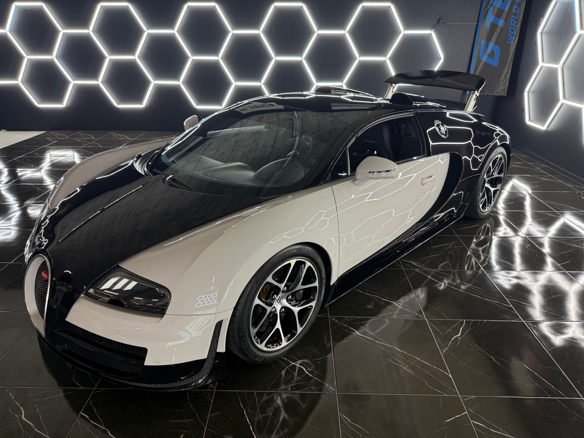 BUGATTI Grand Sport Vitesse-showroom-element-2