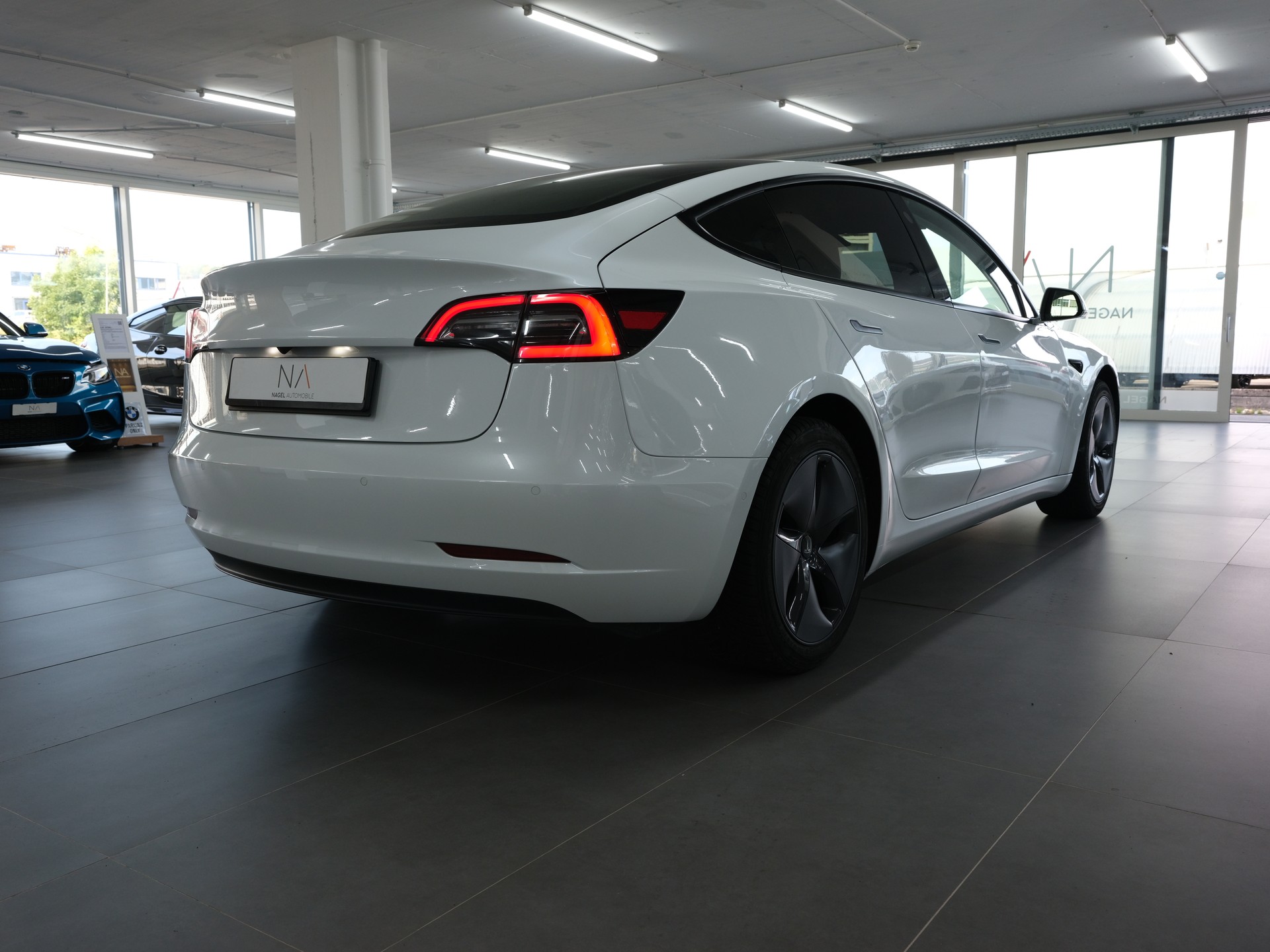 TESLA Model 3 *Panorama* *360 Kamera* *Sitzheizung*-image-2