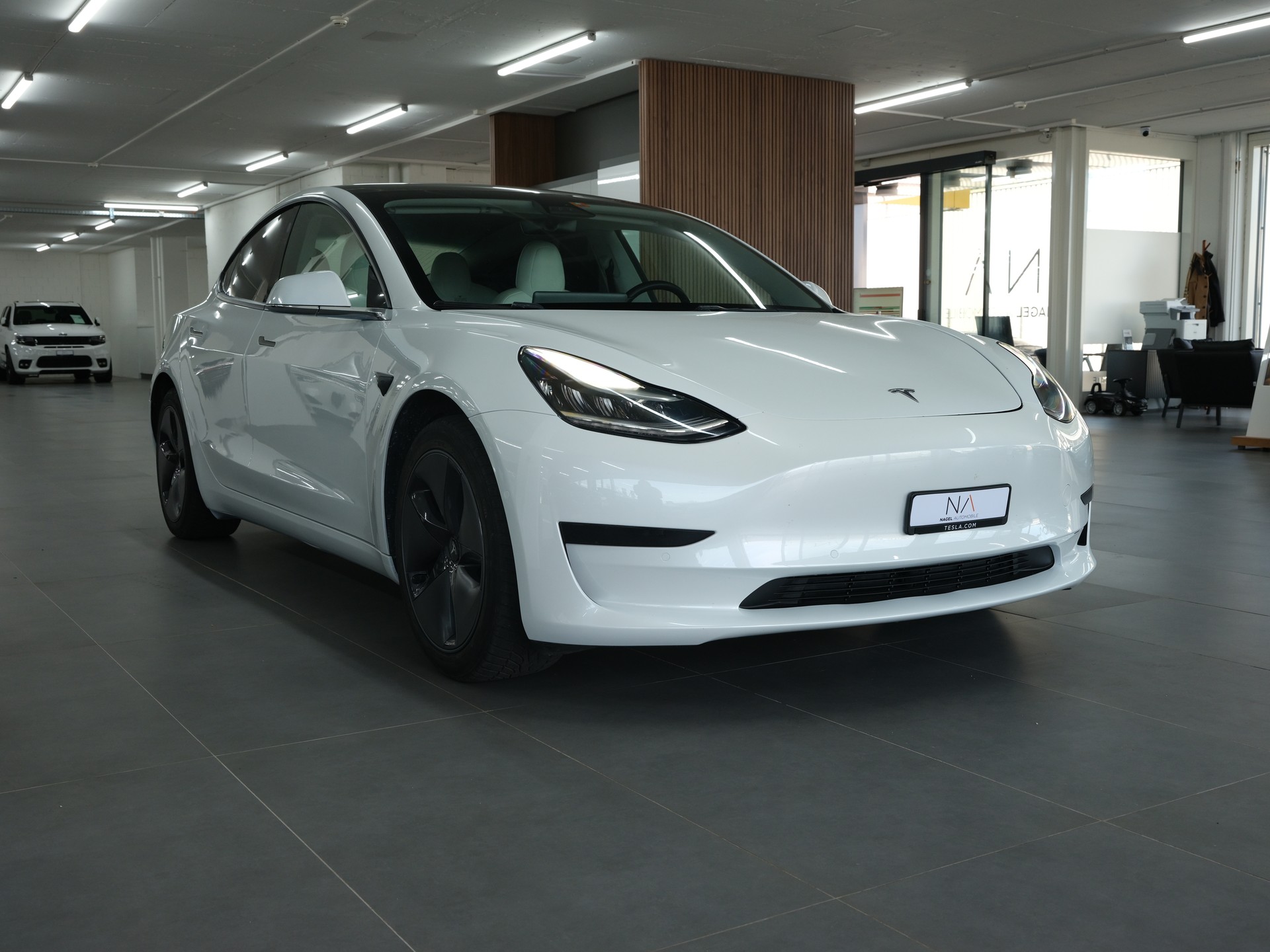TESLA Model 3 *Panorama* *360 Kamera* *Sitzheizung*-image-1