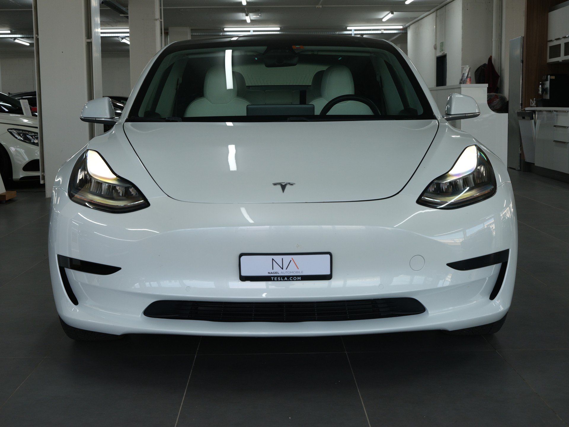 TESLA Model 3 *Panorama* *360 Kamera* *Sitzheizung*-image-8