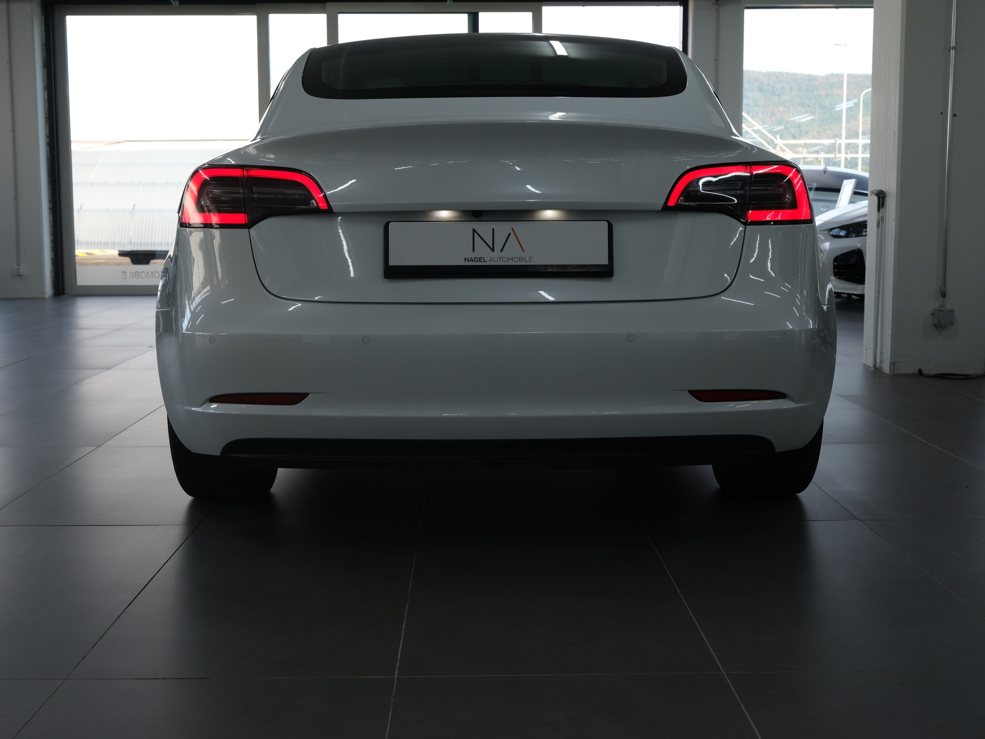 TESLA Model 3 *Panorama* *360 Kamera* *Sitzheizung*-image-3