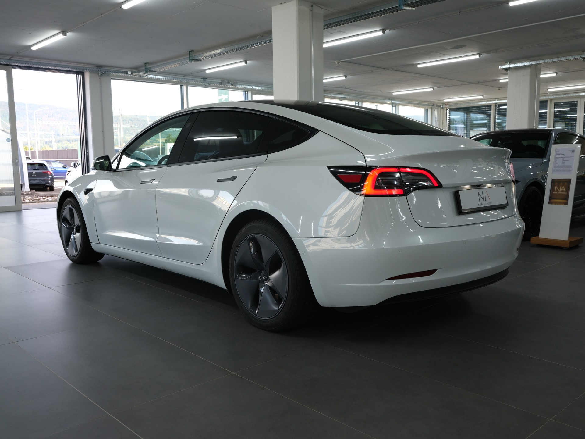 TESLA Model 3 *Panorama* *360 Kamera* *Sitzheizung*-image-4