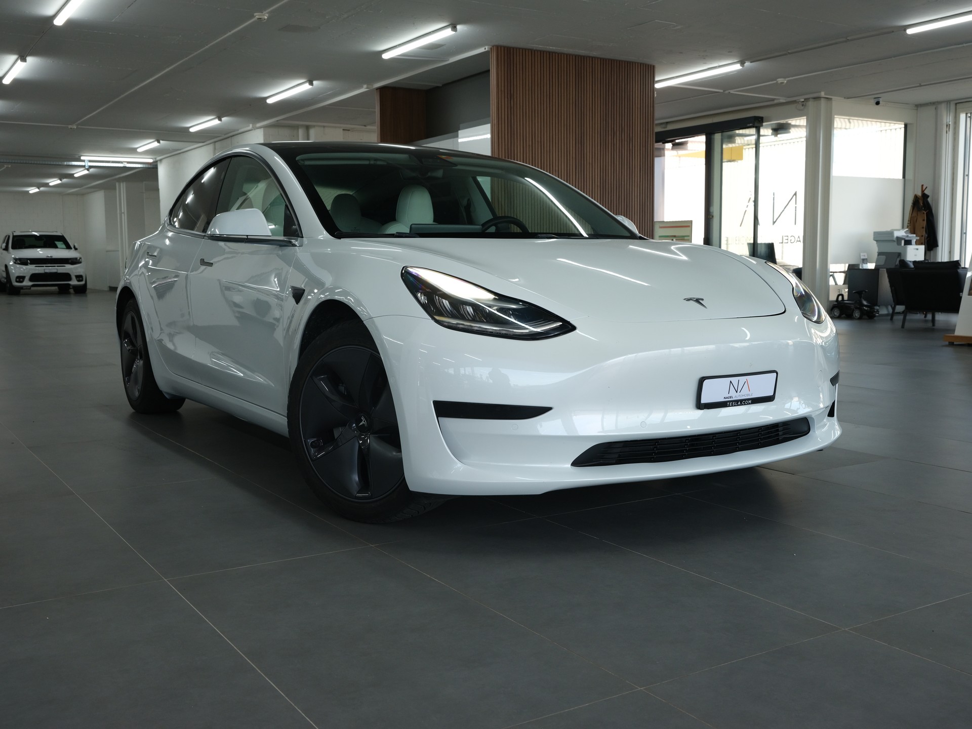 TESLA Model 3 *Panorama* *360 Kamera* *Sitzheizung*-image-0