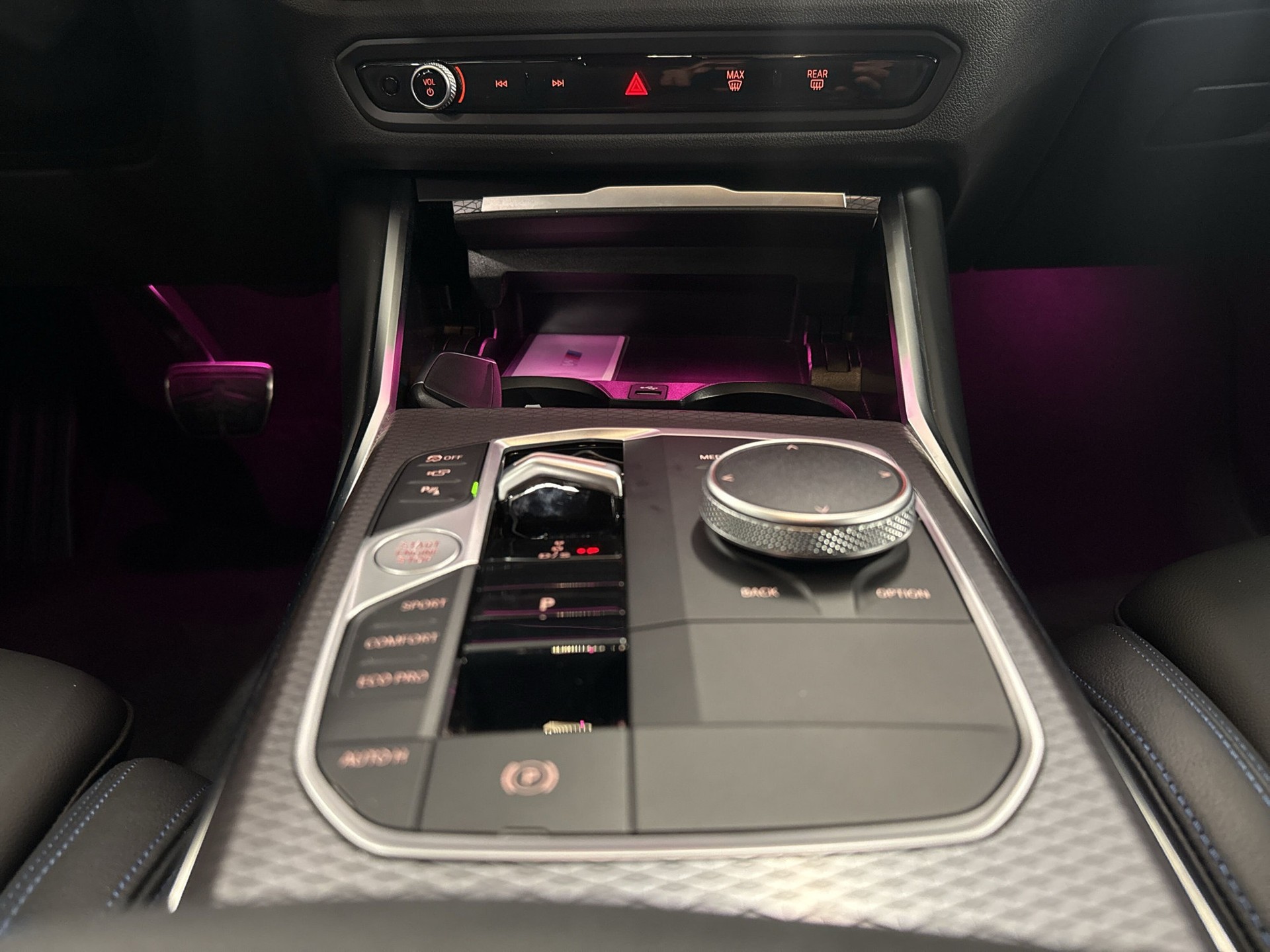 BMW 330d xDrive 48V Steptronic M Sport-image-12