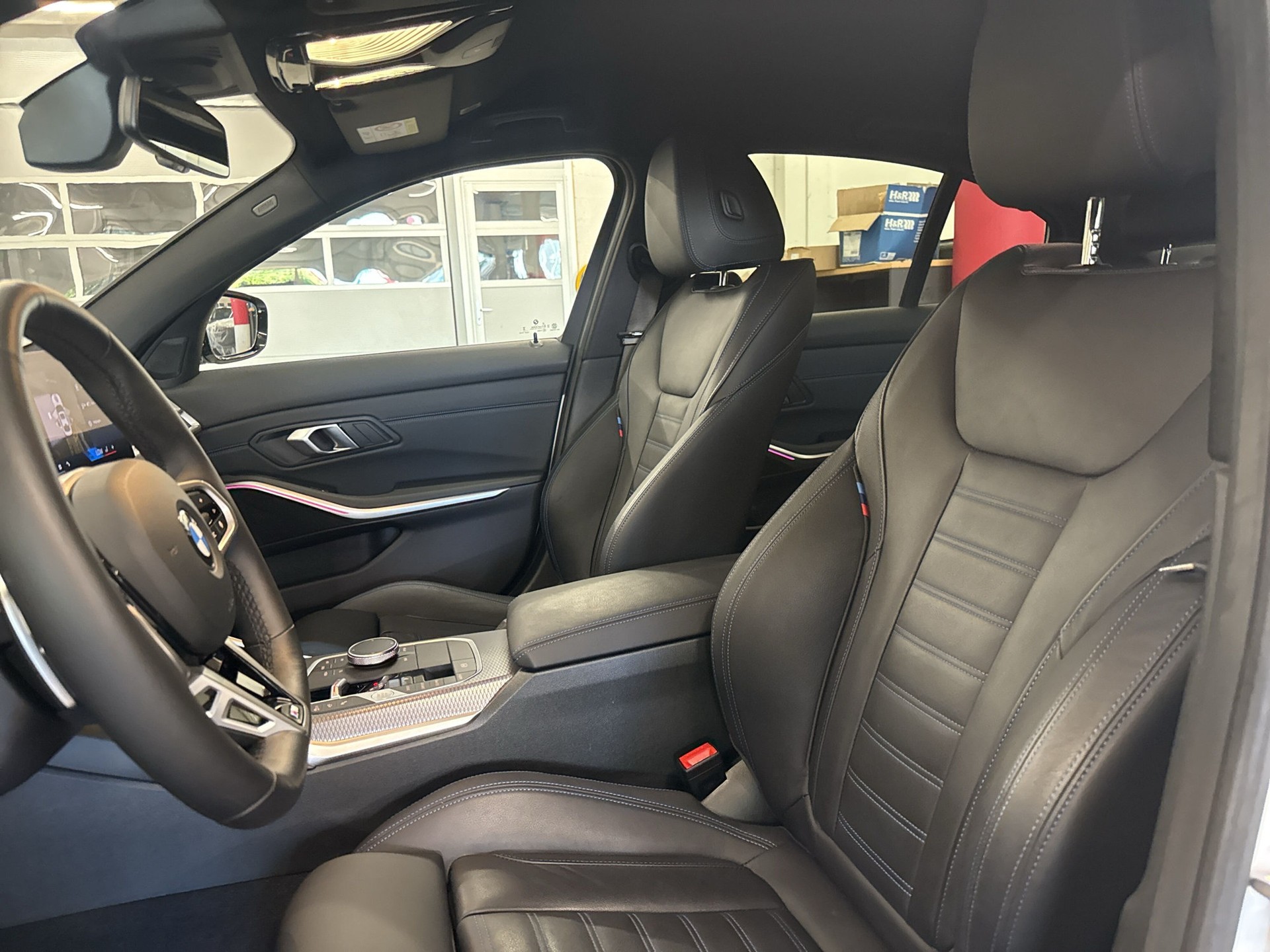 BMW 330d xDrive 48V Steptronic M Sport-image-9