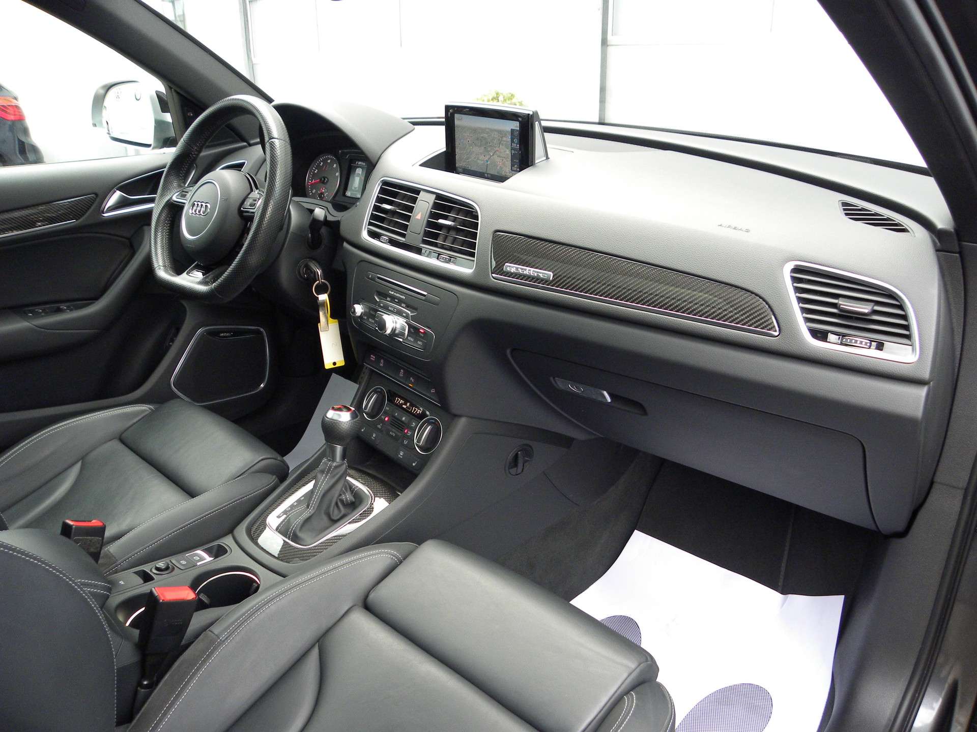 AUDI RS Q3 2.5 TFSI quattro S-tronic-image-7