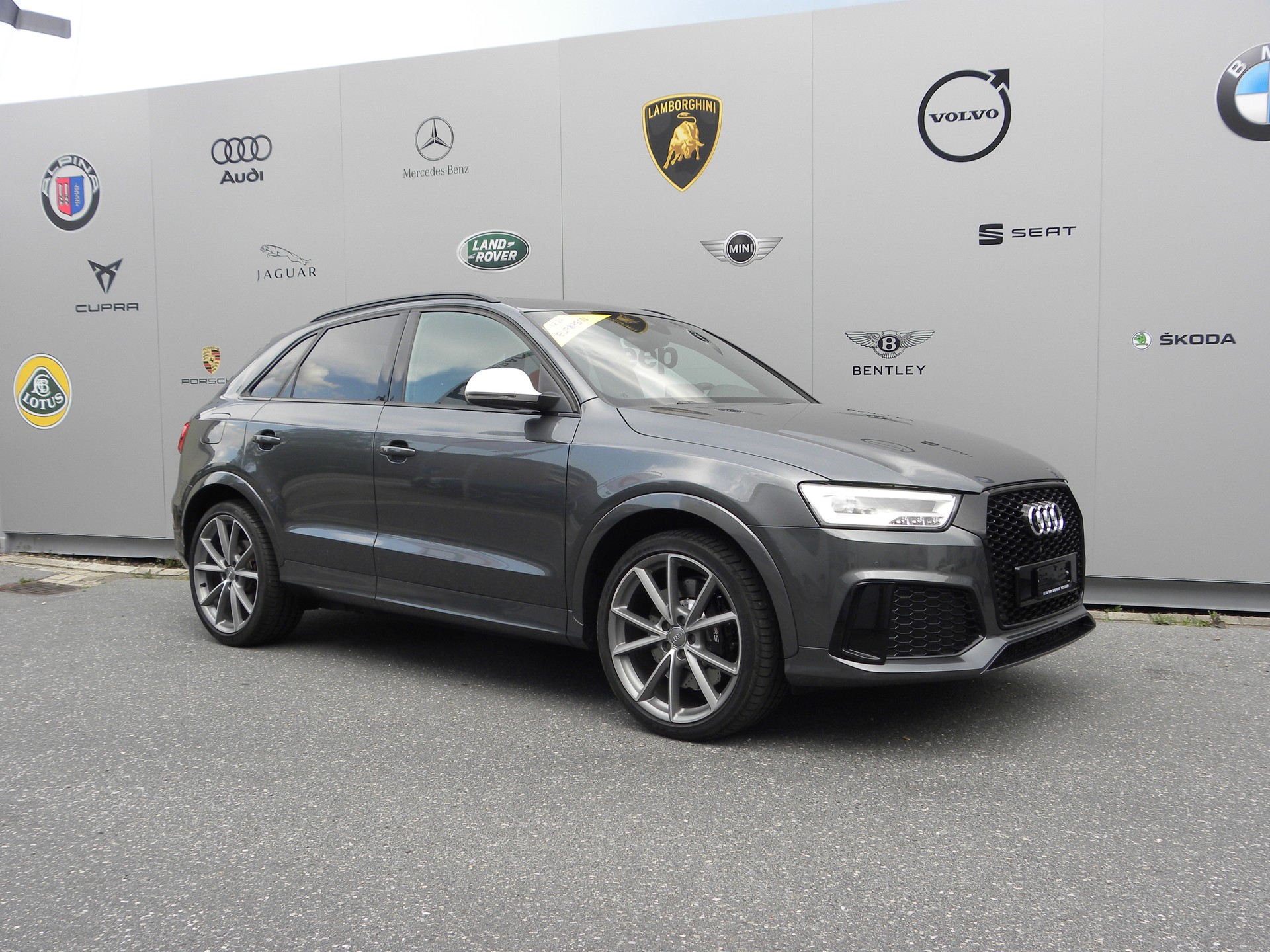 AUDI RS Q3 2.5 TFSI quattro S-tronic-image-2