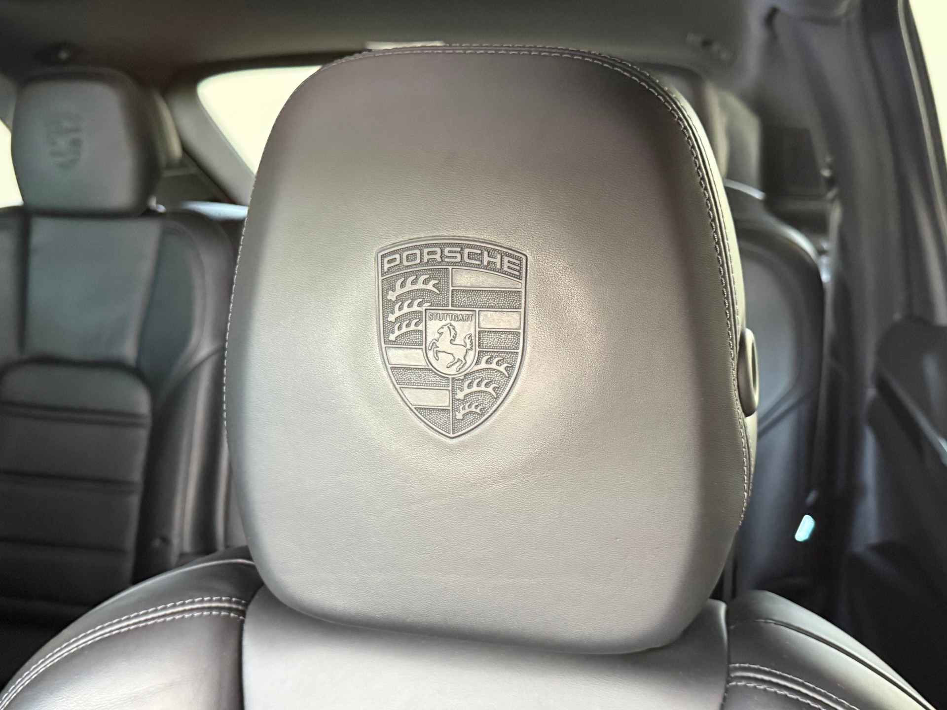 PORSCHE Cayenne Diesel Platinum Edition ***CH-Fahrzeug aus 1. Hand***Panoramadach***Luftfederung***-image-13