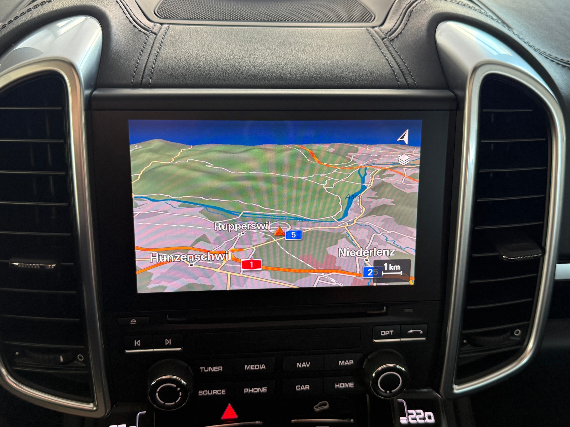 PORSCHE Cayenne Diesel Platinum Edition ***CH-Fahrzeug aus 1. Hand***Panoramadach***Luftfederung***-image-21